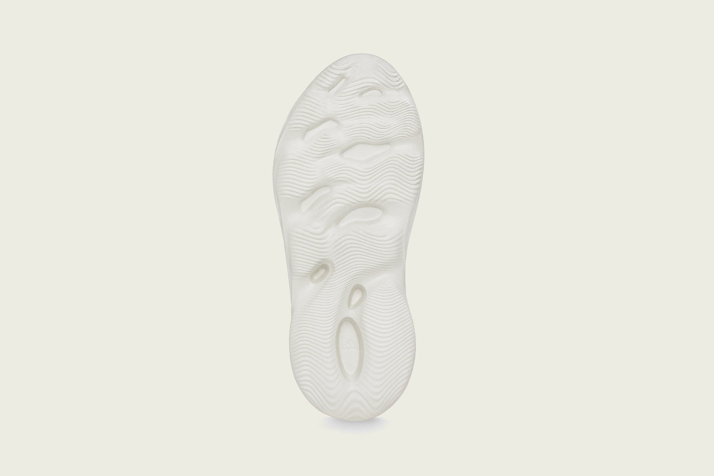 Adidas × Kanye West Adidas Yeezy Sand Foam Runner Size US 14 / EU 47 - 3 Thumbnail