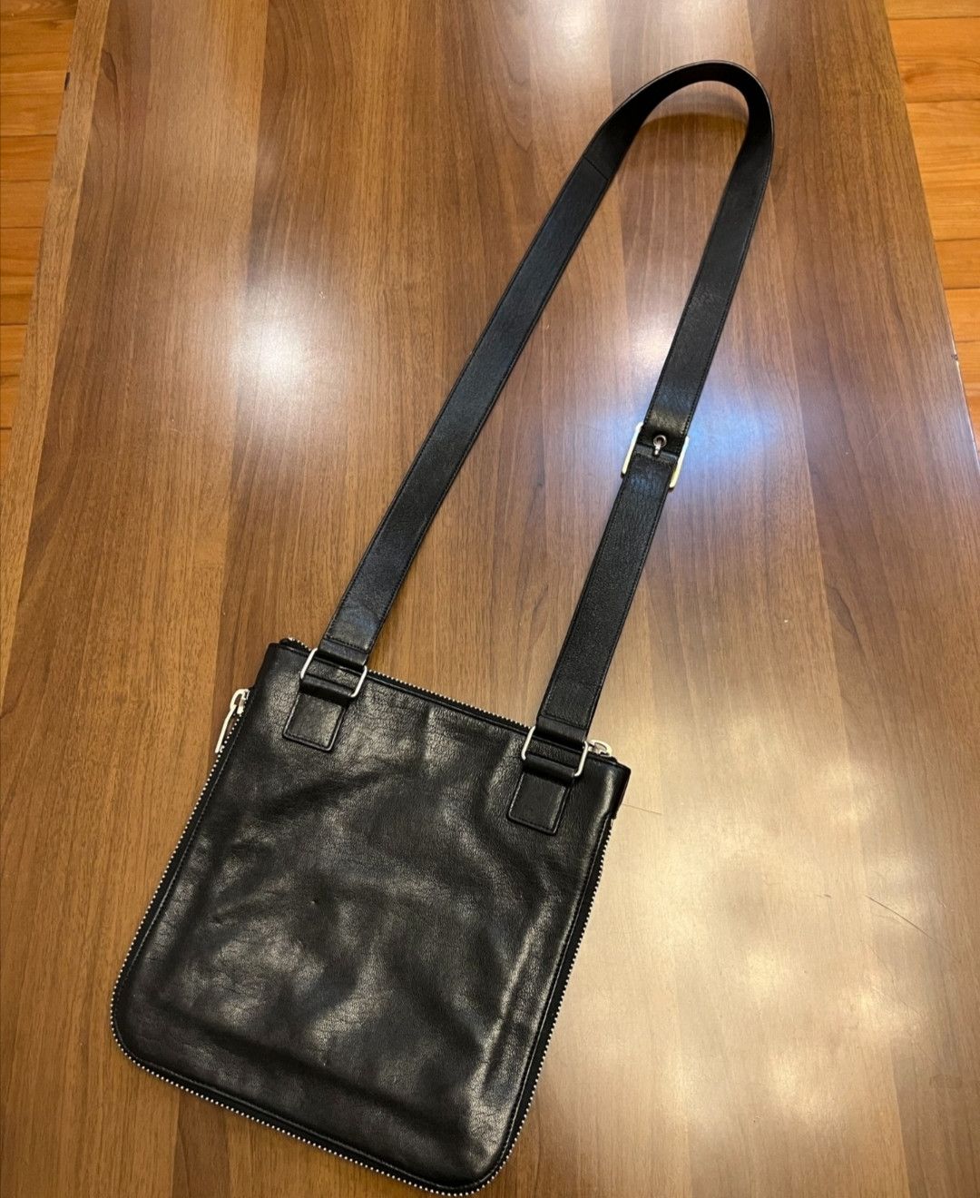 Saint Laurent Paris Saint Laurent Large curved zipped cowhide shoulder bag Size ONE SIZE - 4 Thumbnail
