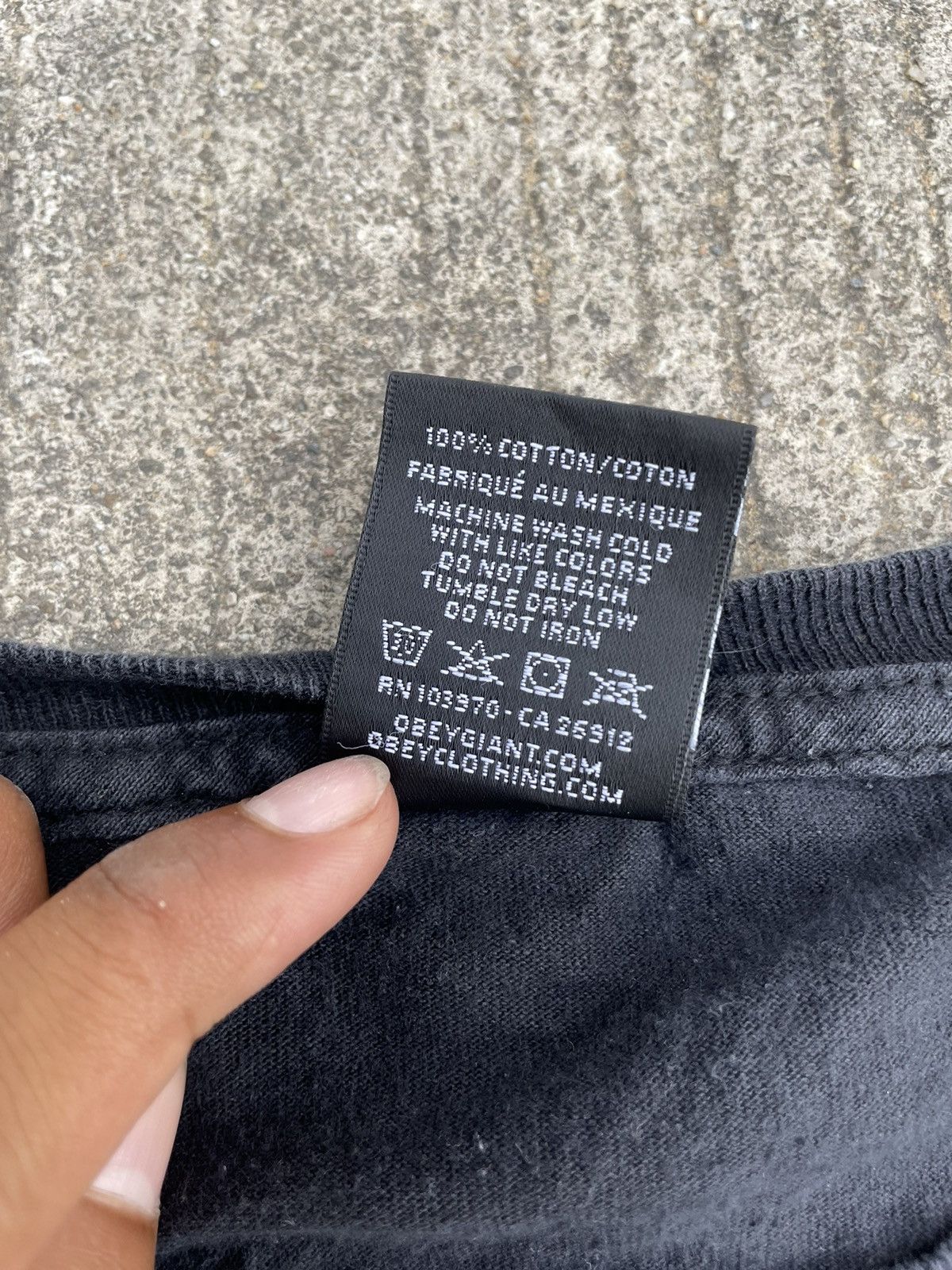 Obey × Vintage Vintage Obey Streetwear Black T-shirt Very Worn Condition Size US L / EU 52-54 / 3 - 7 Thumbnail