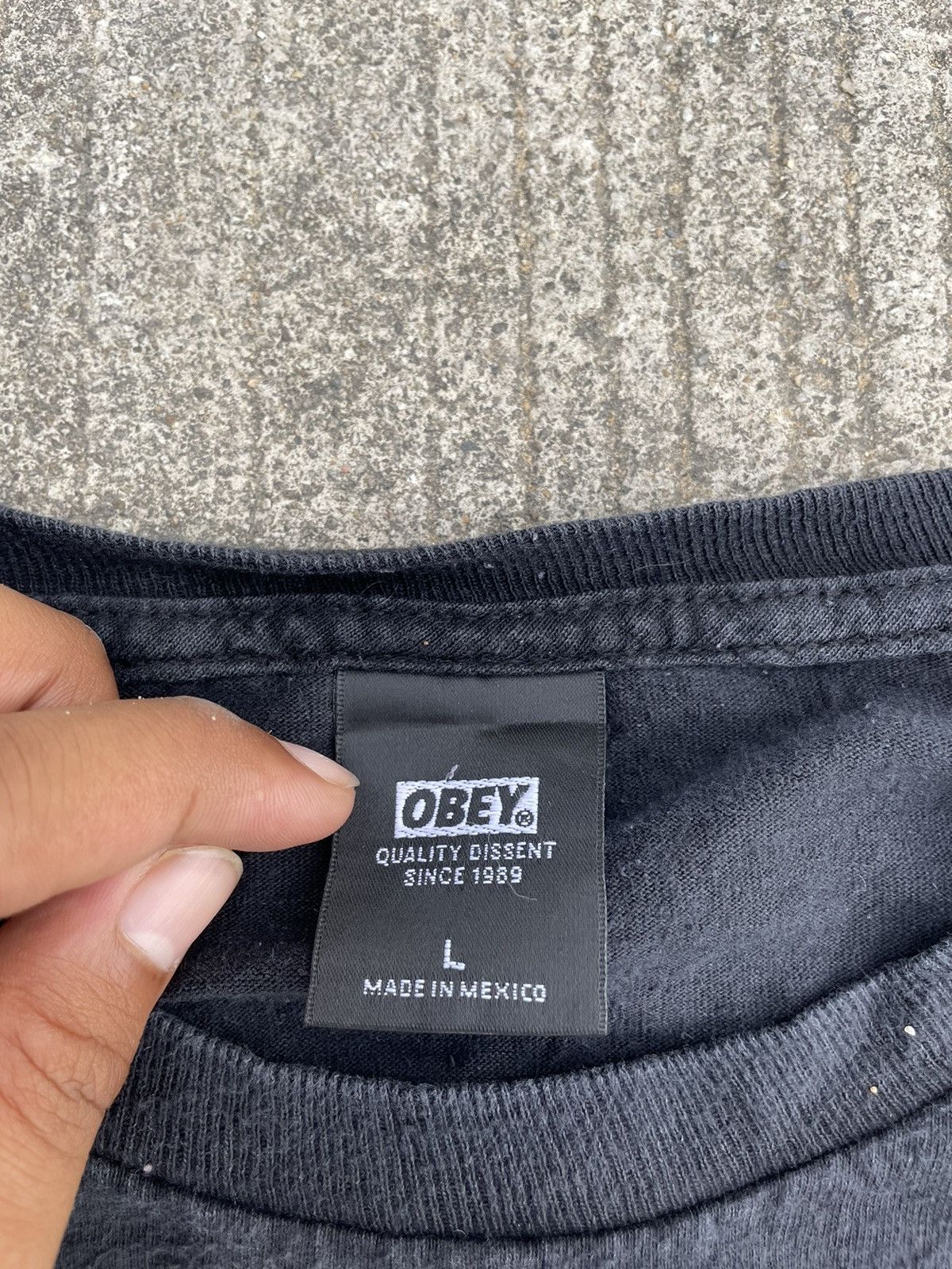 Obey × Vintage Vintage Obey Streetwear Black T-shirt Very Worn Condition Size US L / EU 52-54 / 3 - 6 Thumbnail