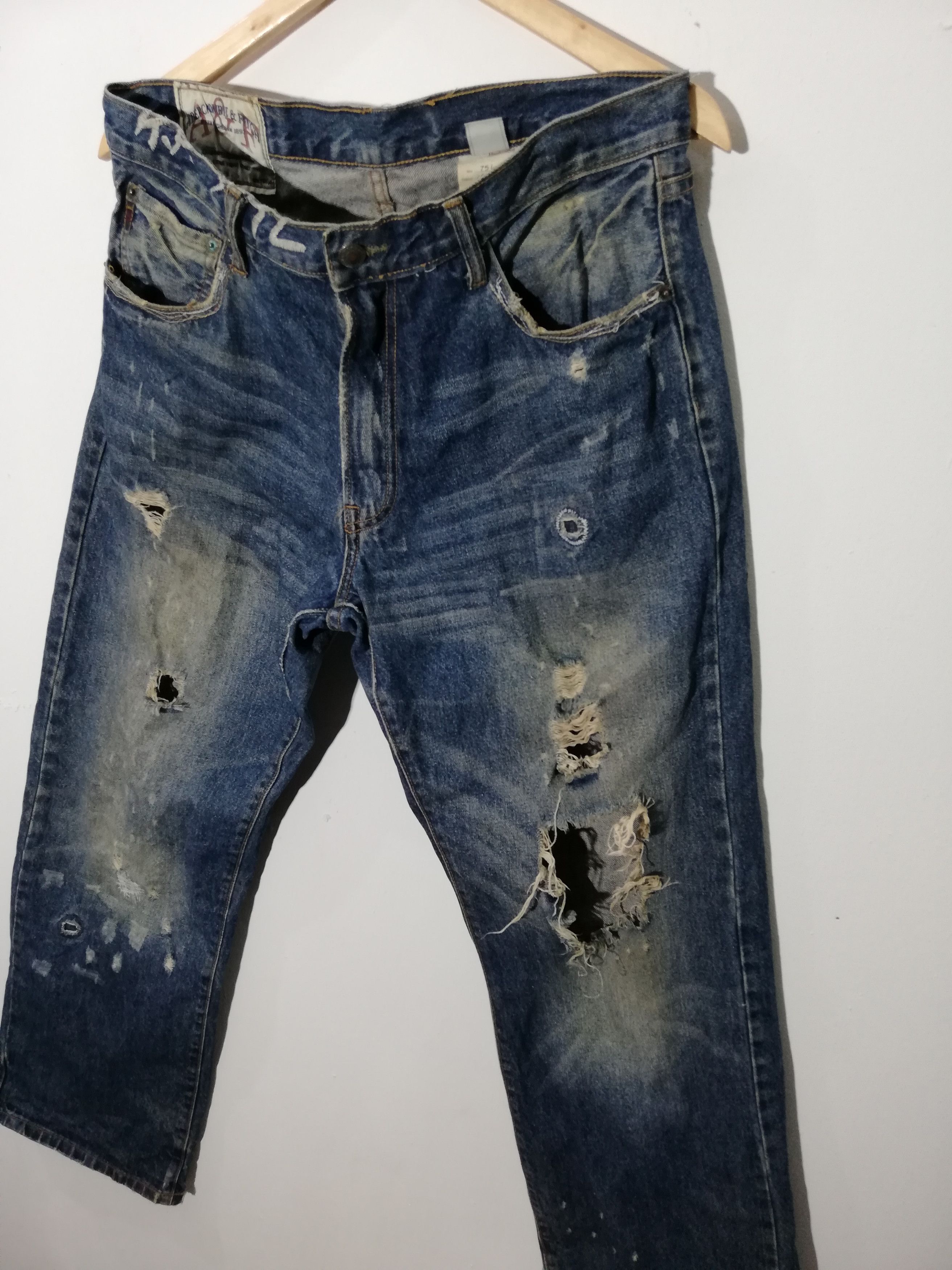 Abercrombie & Fitch Abercrombie & Fitch Distressed Denim Size US 34 / EU 50 - 4 Thumbnail