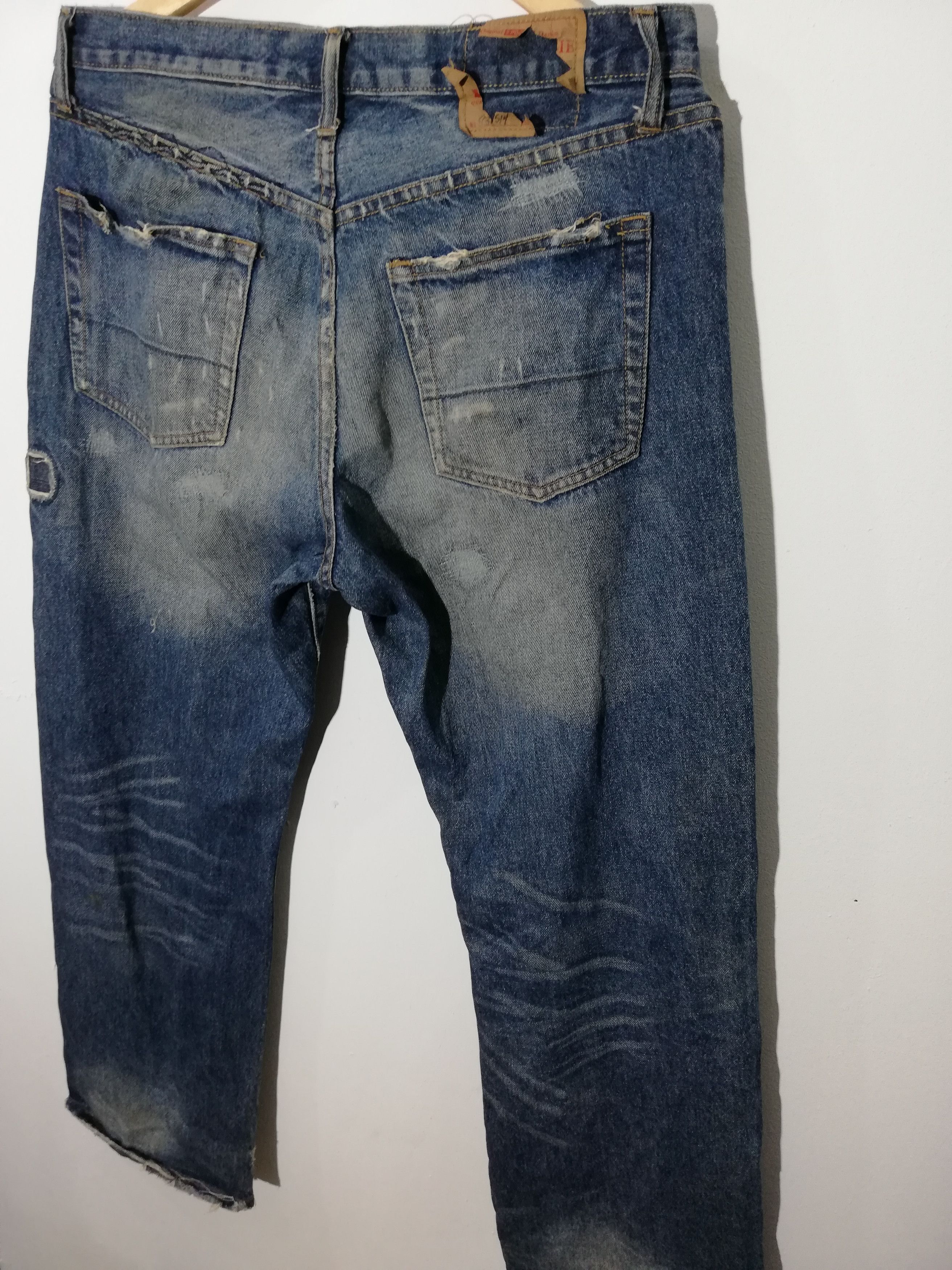 Abercrombie & Fitch Abercrombie & Fitch Distressed Denim Size US 34 / EU 50 - 2 Thumbnail