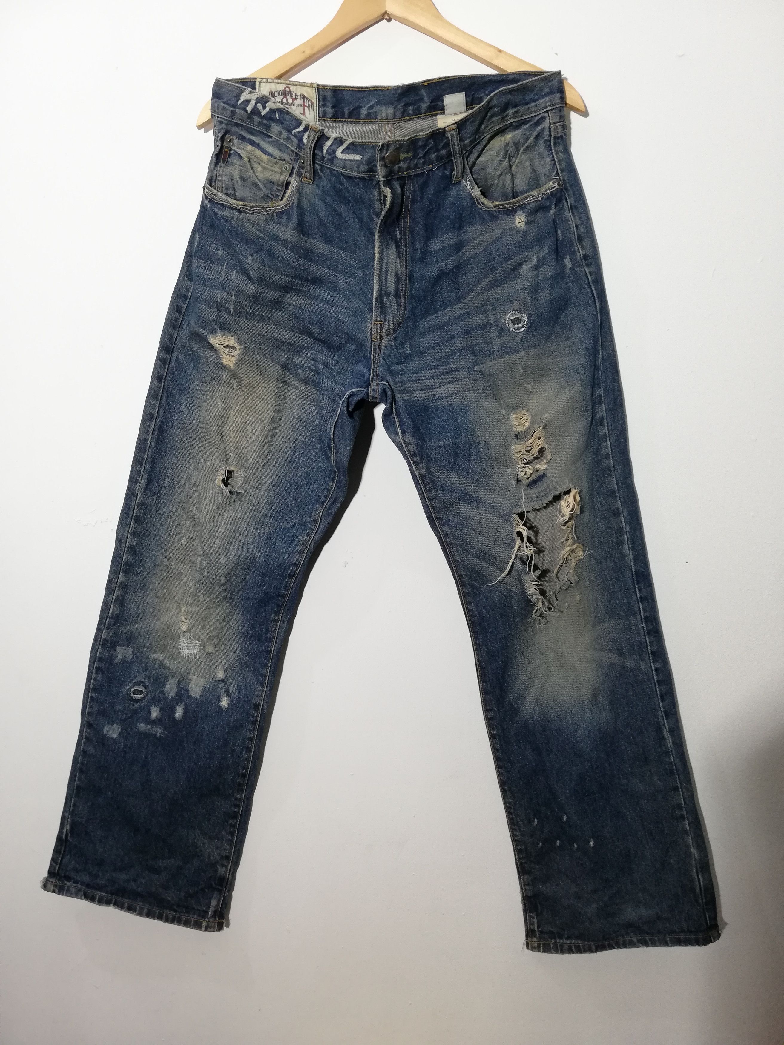 Abercrombie & Fitch Abercrombie & Fitch Distressed Denim Size US 34 / EU 50 - 1 Thumbnail