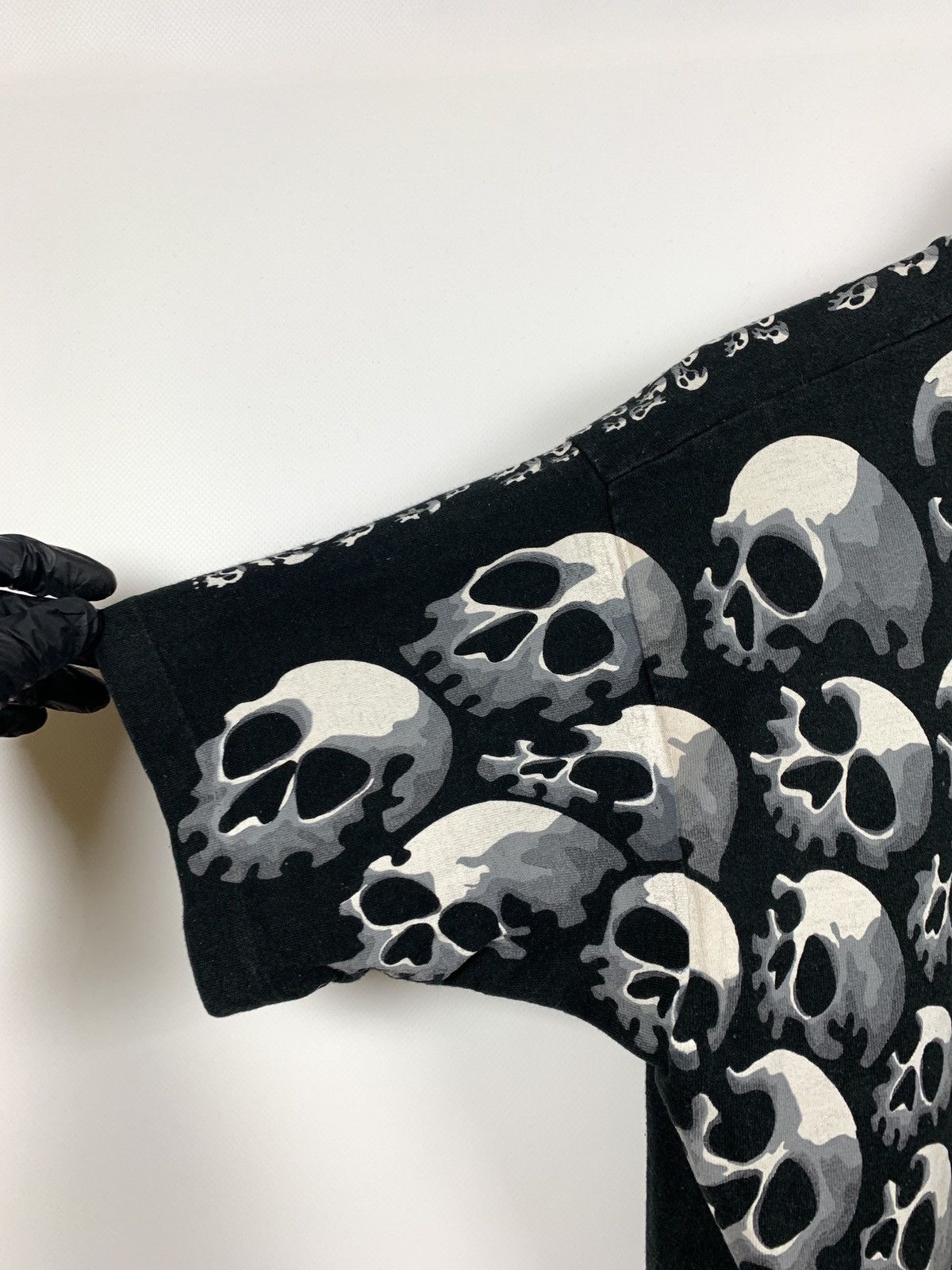 Liquid Blue 1992 Vintage Liquid Blue Travis Scott Skulls All Over Print Size US L / EU 52-54 / 3 - 20 Thumbnail