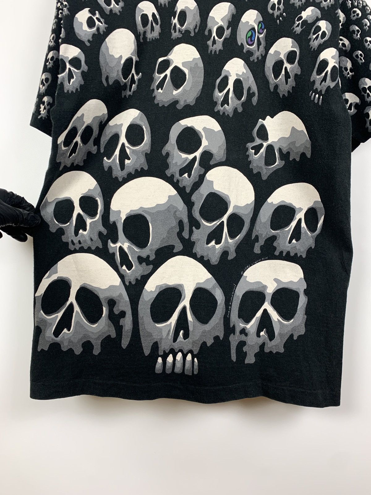 Liquid Blue 1992 Vintage Liquid Blue Travis Scott Skulls All Over Print Size US L / EU 52-54 / 3 - 8 Thumbnail