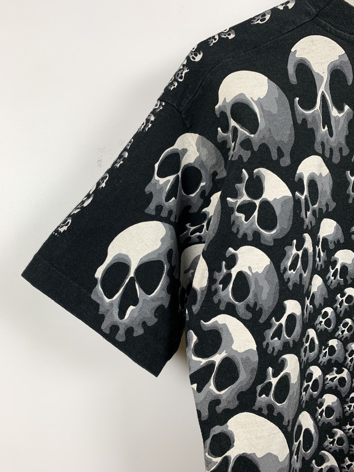 Liquid Blue 1992 Vintage Liquid Blue Travis Scott Skulls All Over Print Size US L / EU 52-54 / 3 - 15 Thumbnail