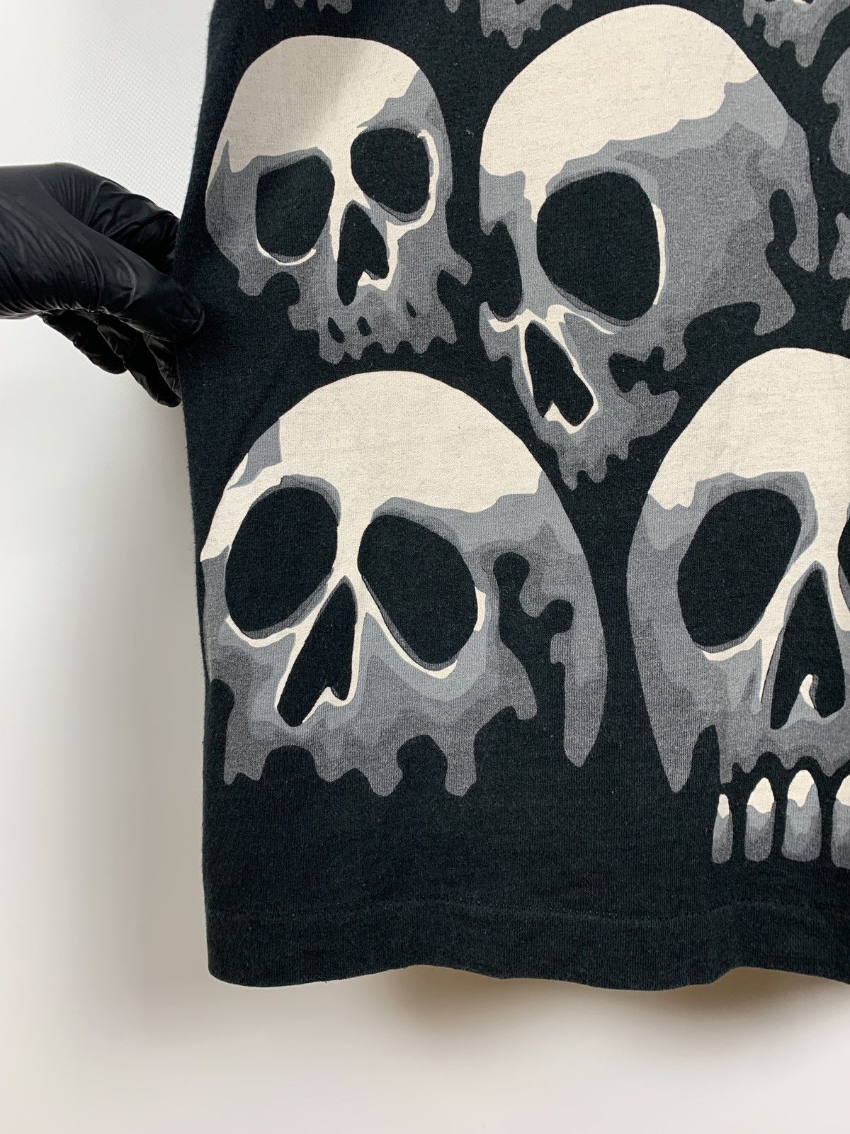 Liquid Blue 1992 Vintage Liquid Blue Travis Scott Skulls All Over Print Size US L / EU 52-54 / 3 - 9 Thumbnail