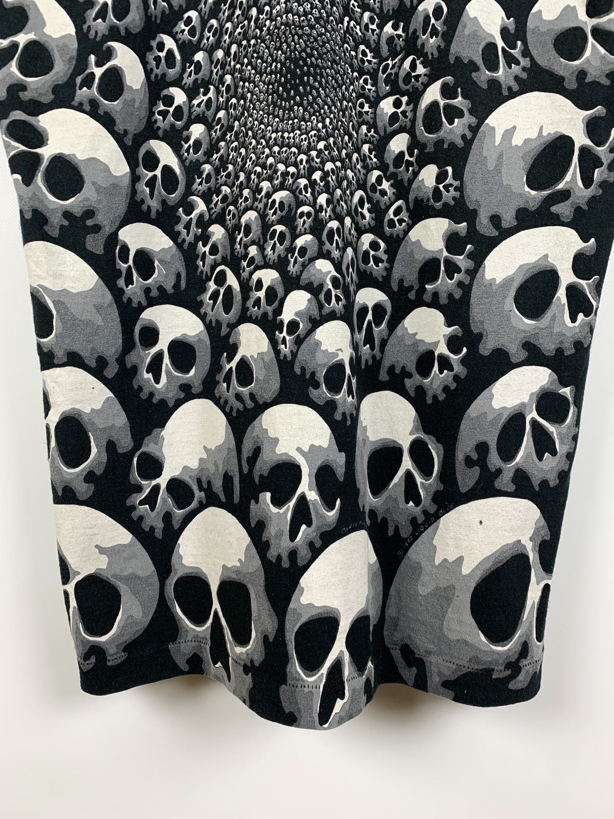 Liquid Blue 1992 Vintage Liquid Blue Travis Scott Skulls All Over Print Size US L / EU 52-54 / 3 - 17 Thumbnail