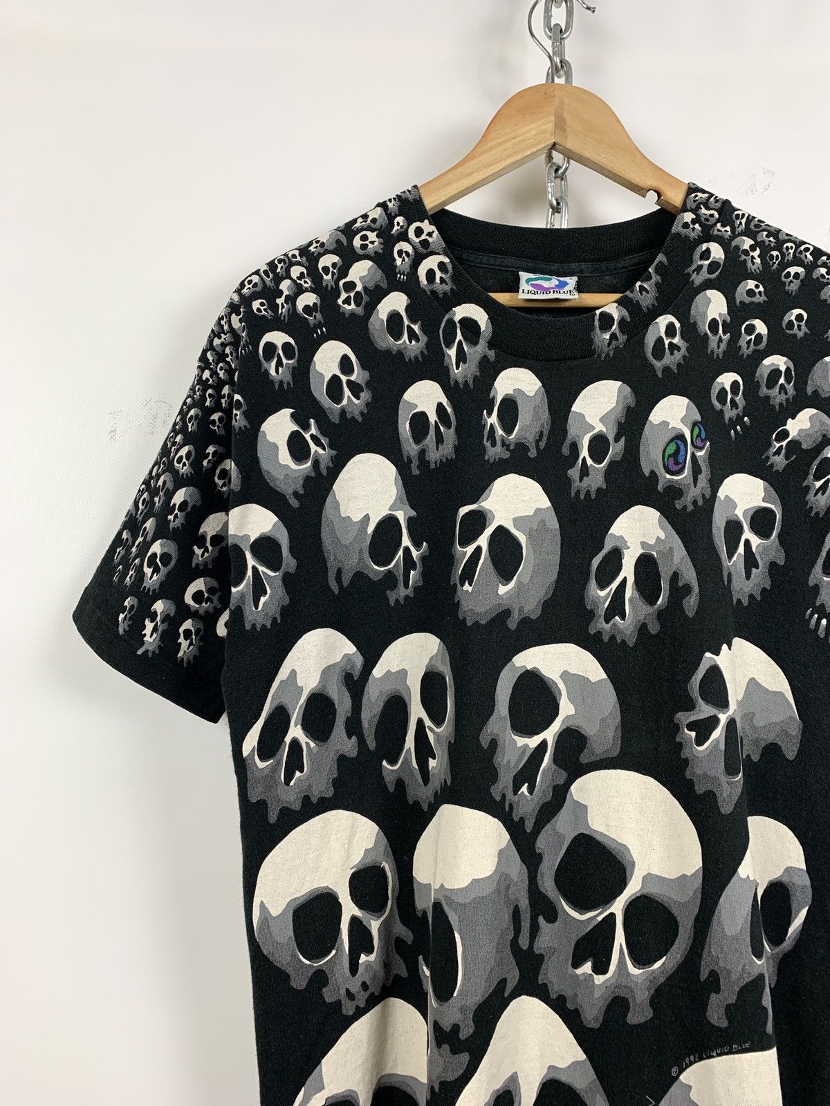 Liquid Blue 1992 Vintage Liquid Blue Travis Scott Skulls All Over Print Size US L / EU 52-54 / 3 - 4 Thumbnail