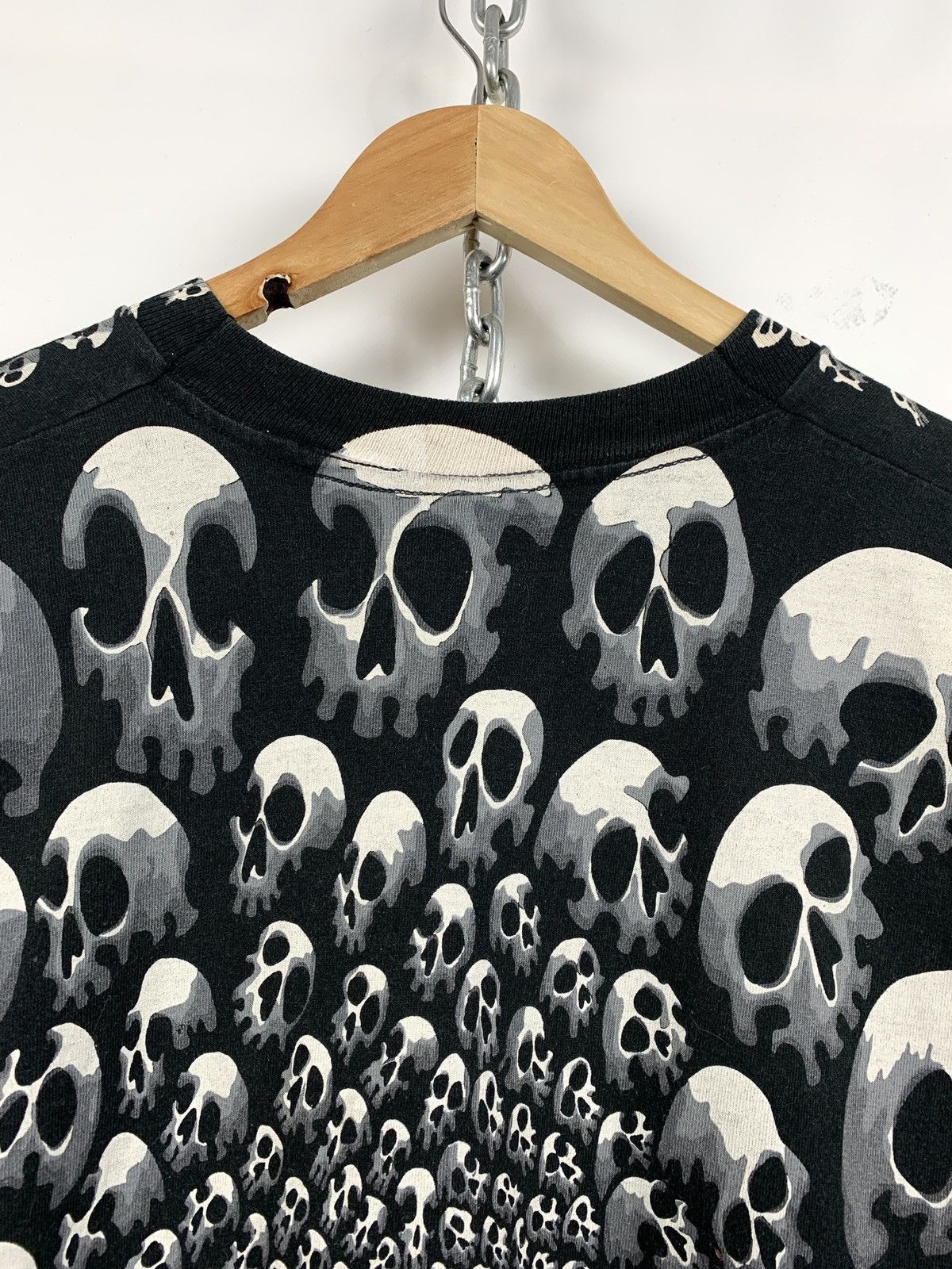 Liquid Blue 1992 Vintage Liquid Blue Travis Scott Skulls All Over Print Size US L / EU 52-54 / 3 - 14 Thumbnail