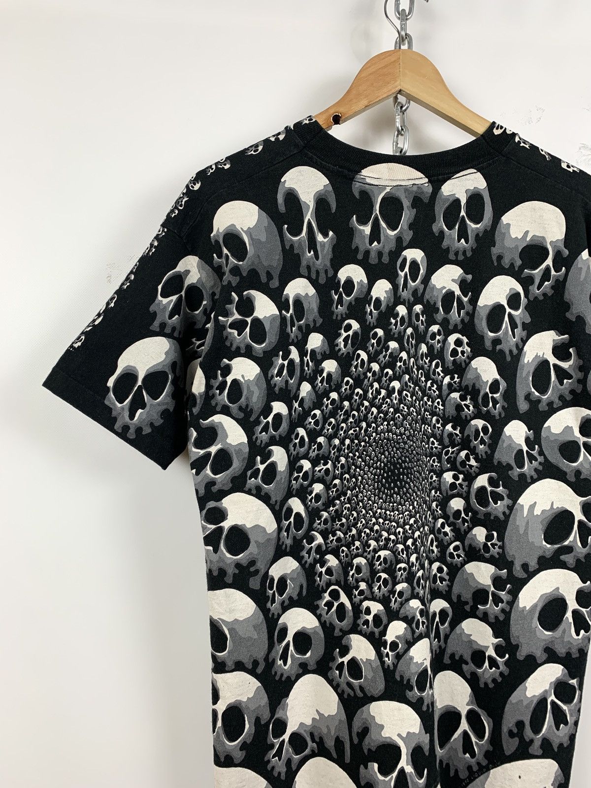 Liquid Blue 1992 Vintage Liquid Blue Travis Scott Skulls All Over Print Size US L / EU 52-54 / 3 - 12 Thumbnail