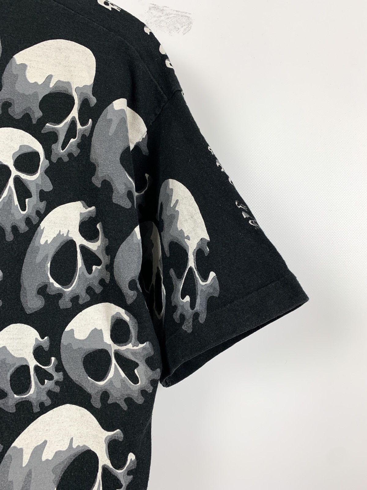 Liquid Blue 1992 Vintage Liquid Blue Travis Scott Skulls All Over Print Size US L / EU 52-54 / 3 - 16 Thumbnail