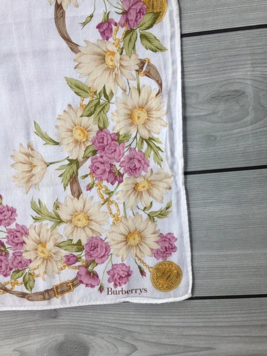Burberry × Burberry Prorsum × Other Burberry Floral Golden Scarves Size ONE SIZE - 5 Thumbnail