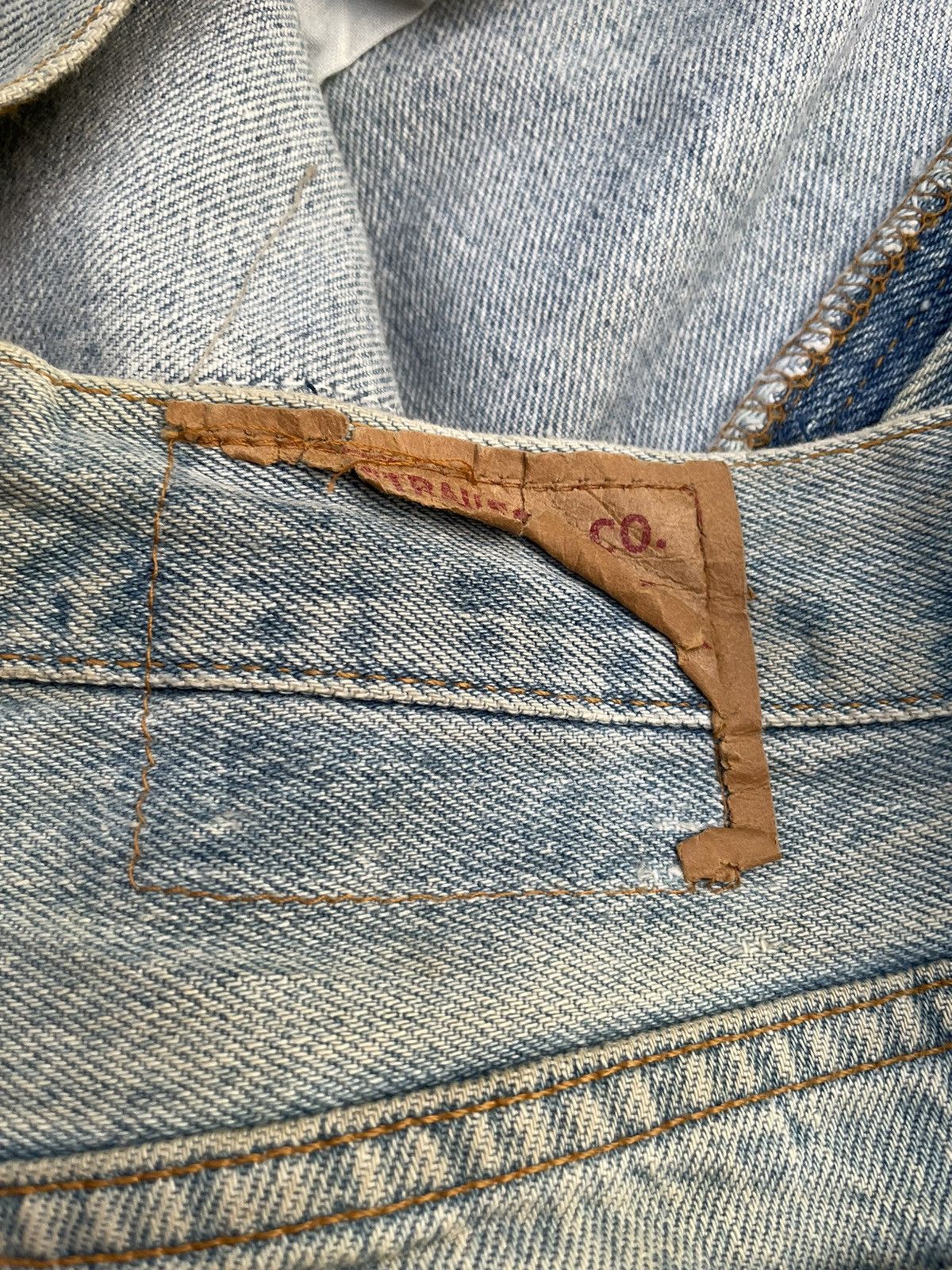 Levi's Vintage Levi’s 501 e 1994 Aging Faded Distressed Denim Size US 35 - 14 Thumbnail