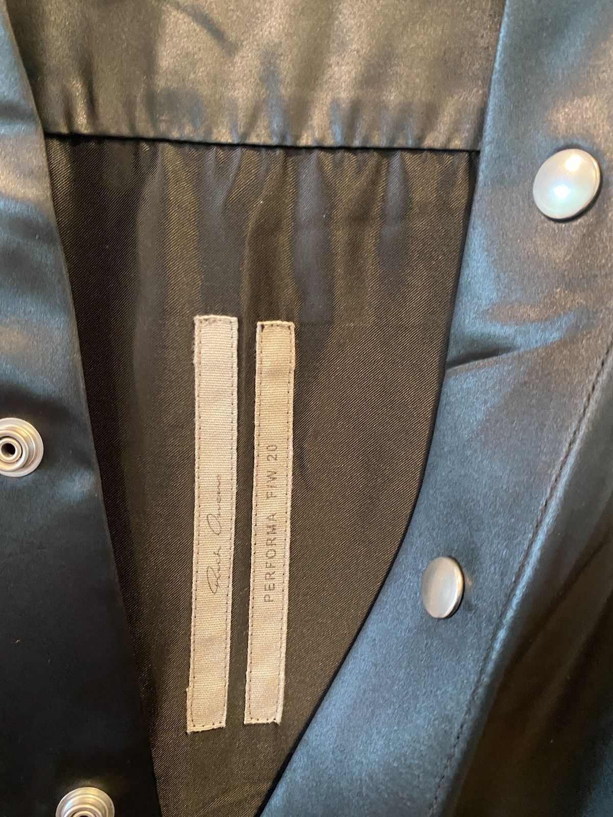 Rick Owens Rick Owens FW20 Performa Liquid Satin Larry Button Up Size US M / EU 48-50 / 2 - 2 Thumbnail