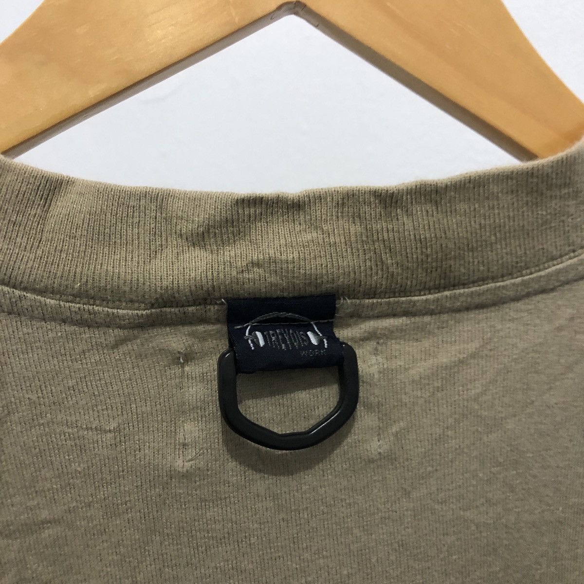Japanese Brand Multi pocket t shirt Size US L / EU 52-54 / 3 - 5 Thumbnail