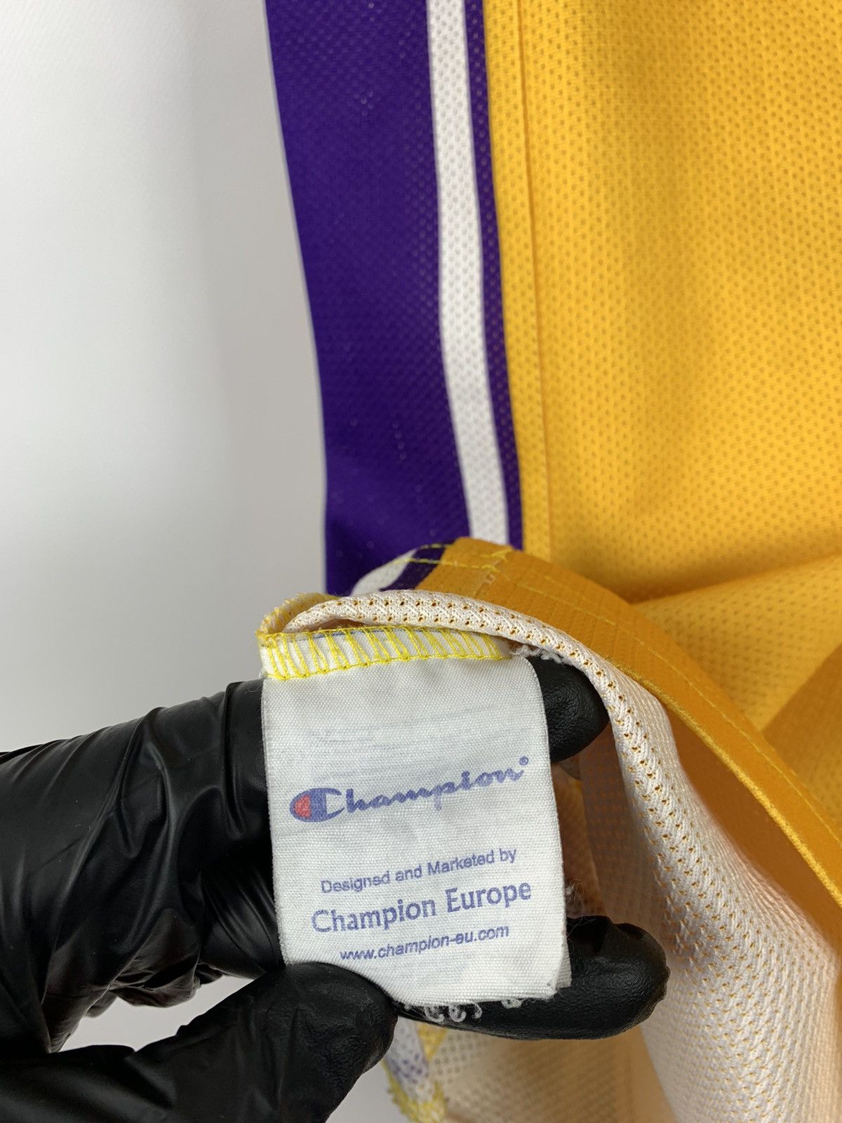 Champion 90s Vintage Kobe Bryant Los Angeles Lakers Champion Jersey Size US M / EU 48-50 / 2 - 12 Thumbnail