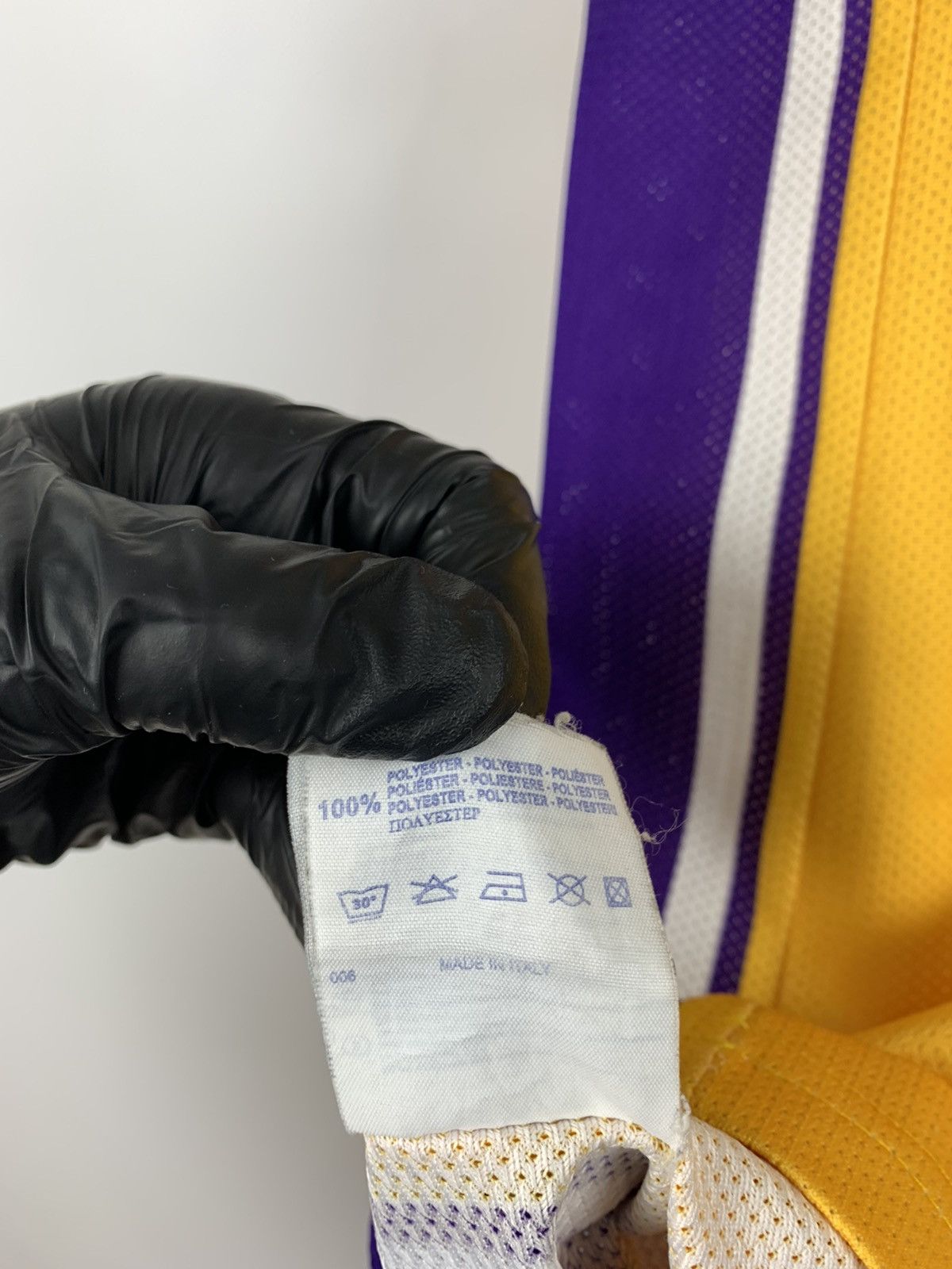Champion 90s Vintage Kobe Bryant Los Angeles Lakers Champion Jersey Size US M / EU 48-50 / 2 - 13 Thumbnail