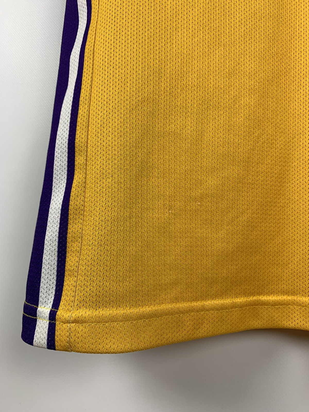 Champion 90s Vintage Kobe Bryant Los Angeles Lakers Champion Jersey Size US M / EU 48-50 / 2 - 14 Thumbnail