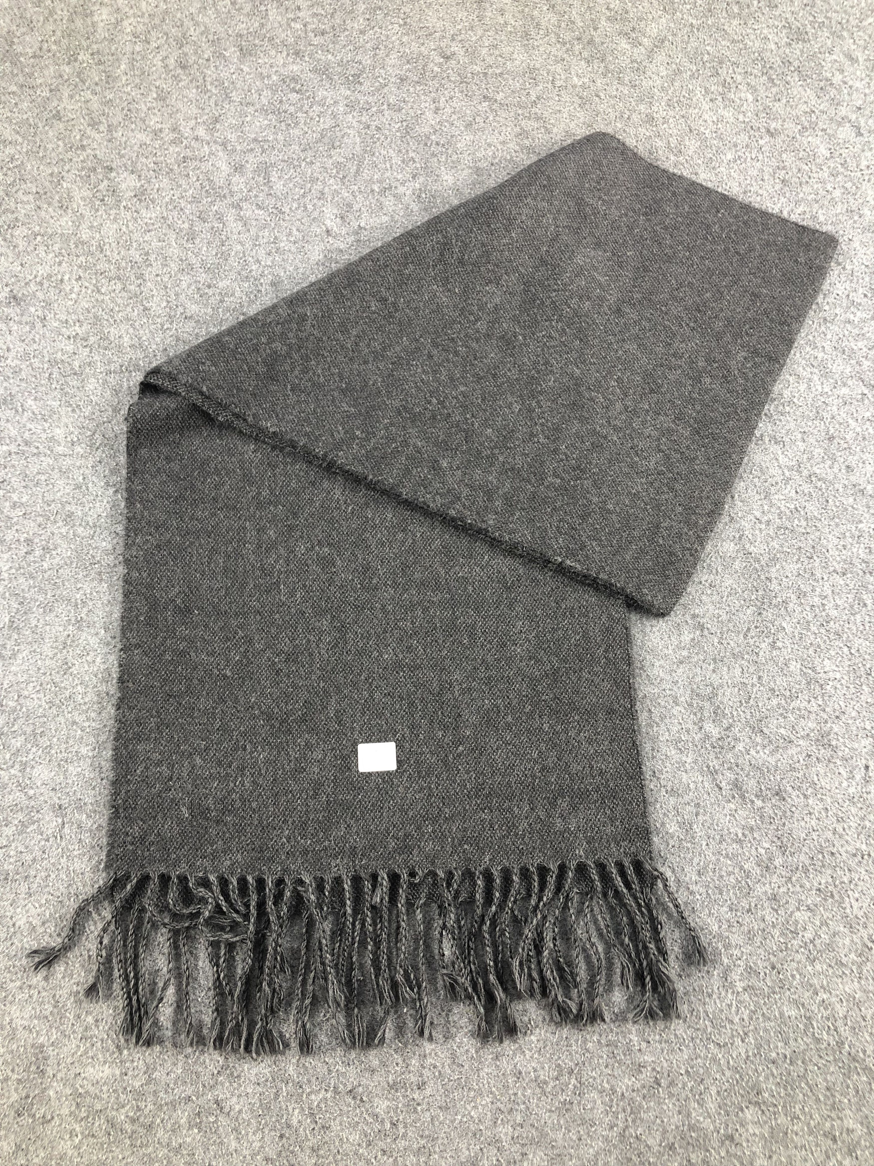 Pierre Balmain Pierre Balmain Scarf / Muffler / Neckwear Size ONE SIZE - 6 Thumbnail