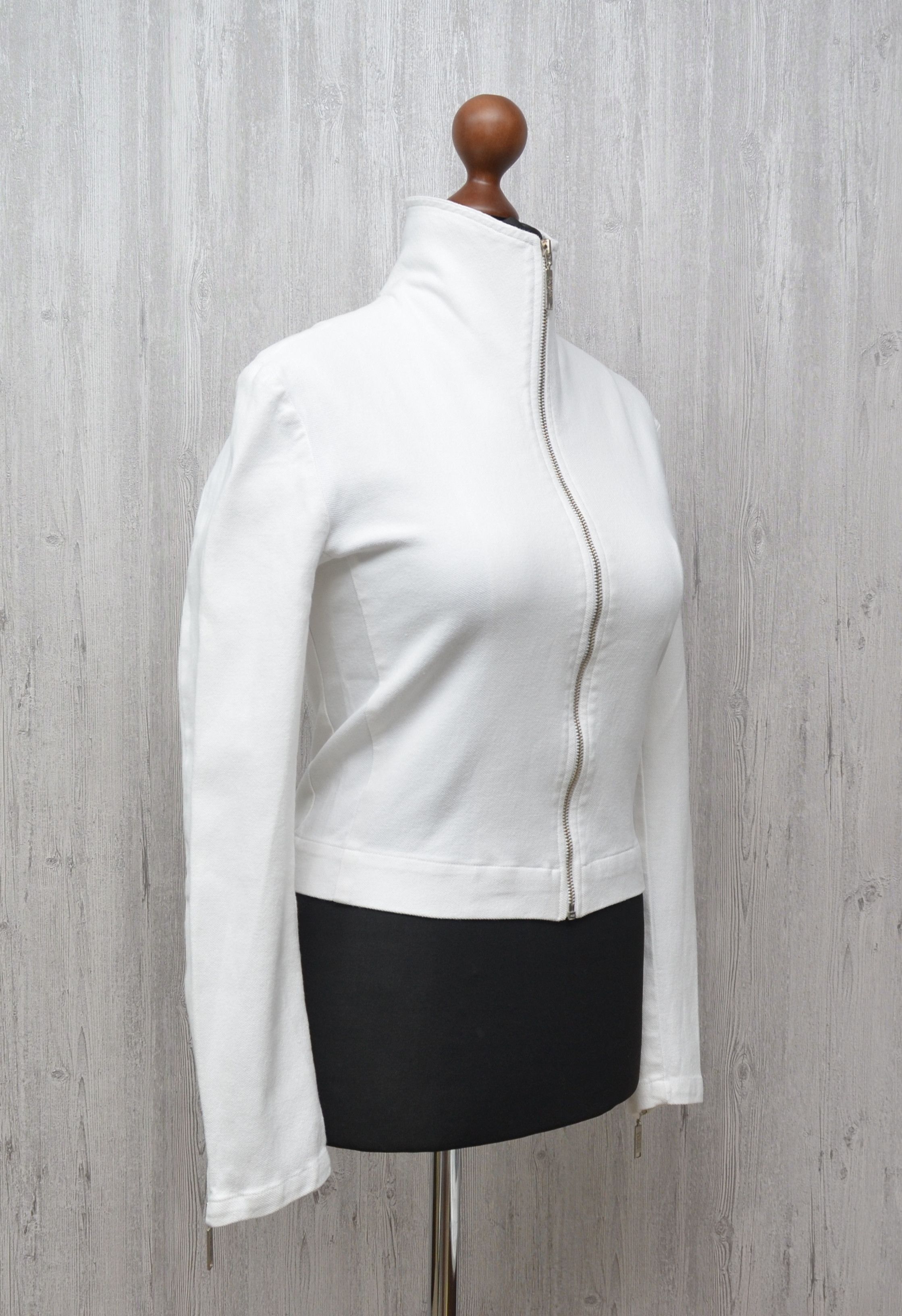 Versace Vtg Versace Jeans Couture Wmns Cropped White Jacket M 90s Size US M / EU 48-50 / 2 - 3 Thumbnail