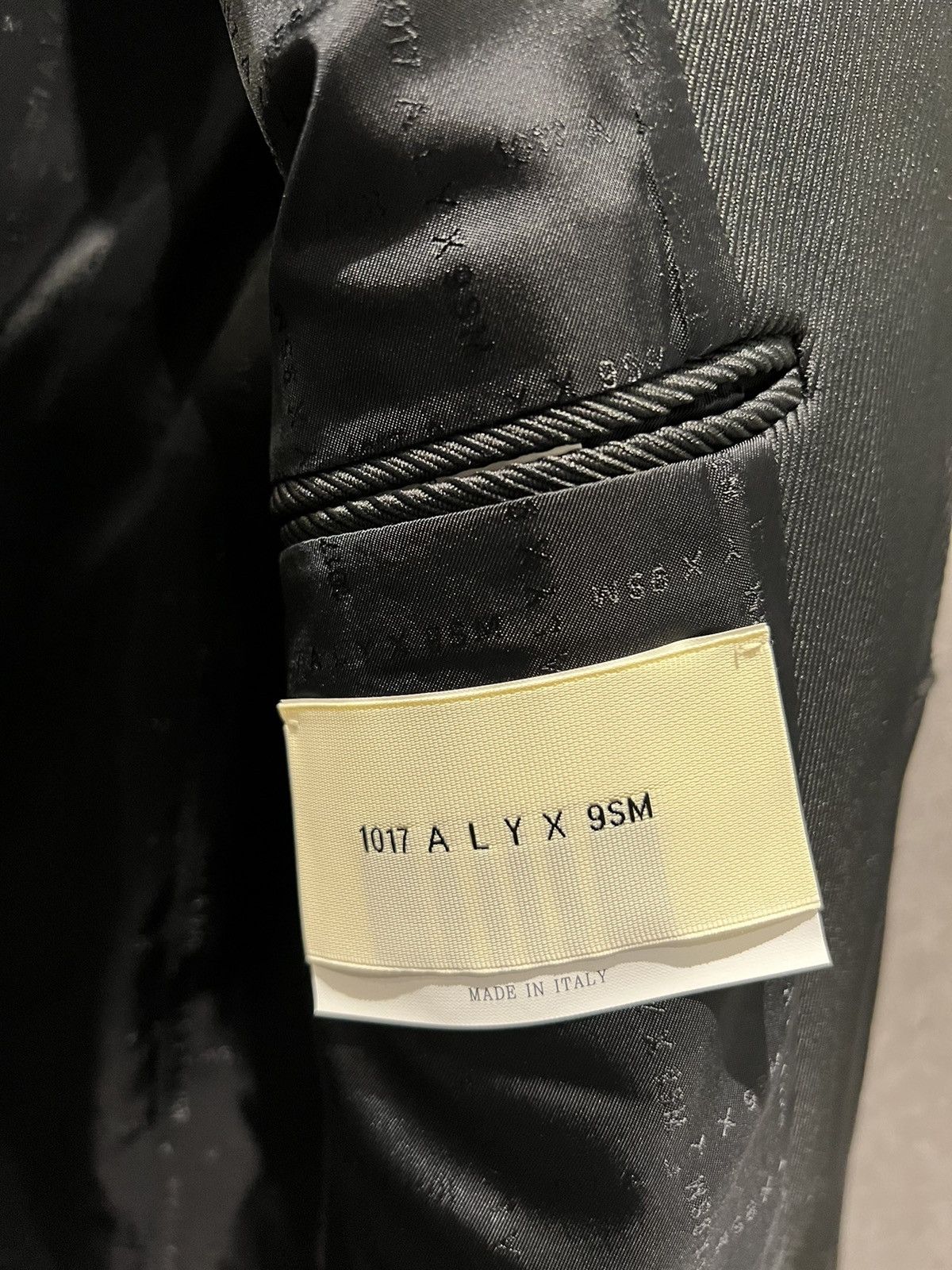 1017 ALYX 9SM 1017 Alyx Coat Size US M / EU 48-50 / 2 - 10 Thumbnail