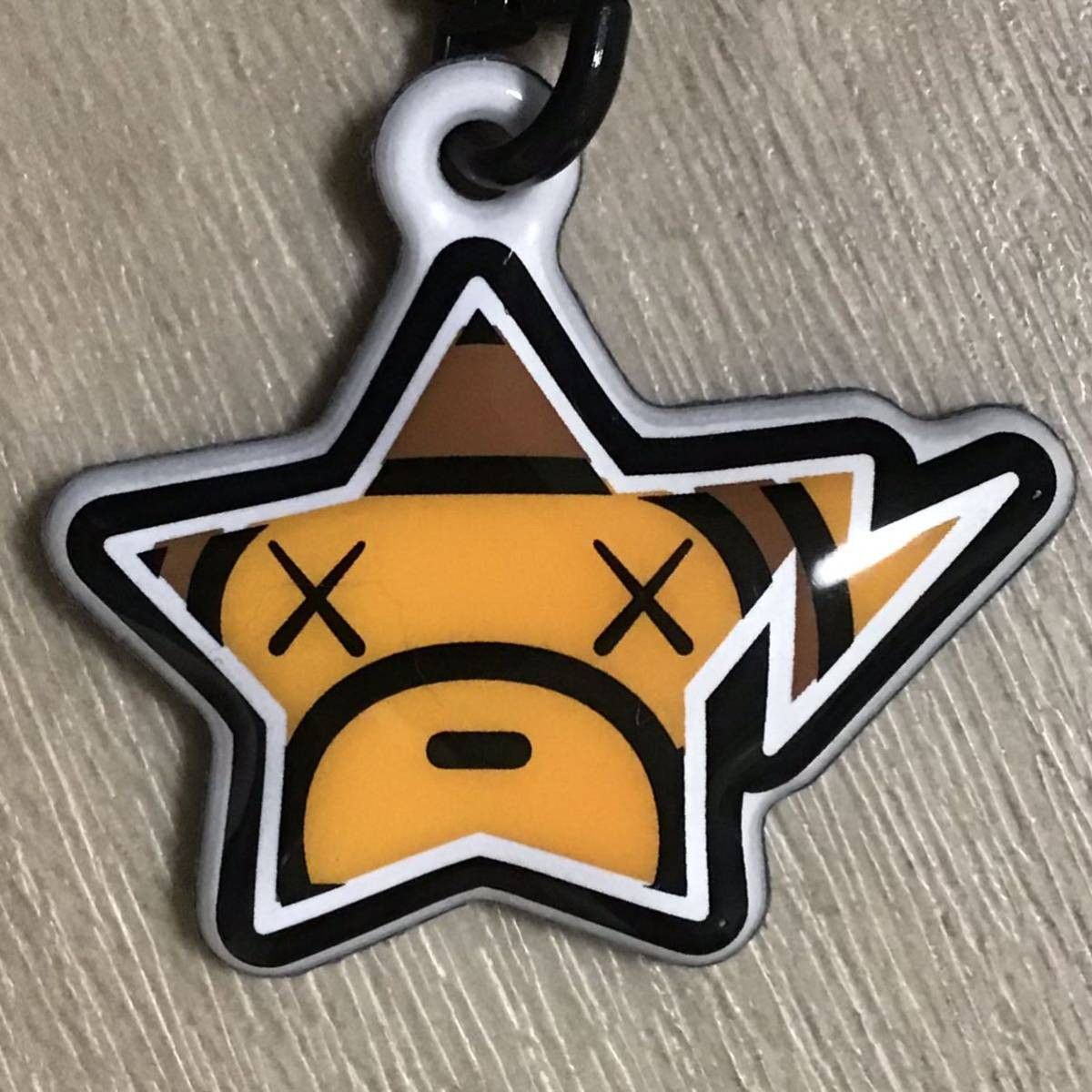 Bape × Kaws BAPE × KAWS MILO mobile cleaner strap a bathing ape NIGO Size ONE SIZE - 2 Thumbnail