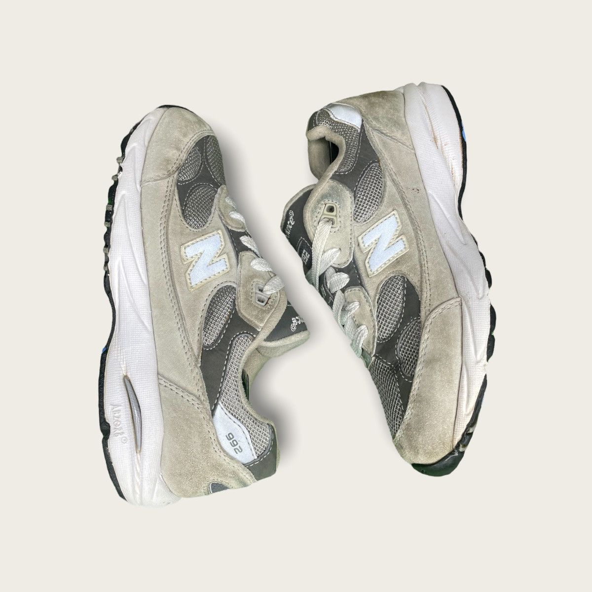 New Balance New Balance 992 Kith Grey White Sz 4.5 Womens Size US 5 / EU 37 - 4 Thumbnail