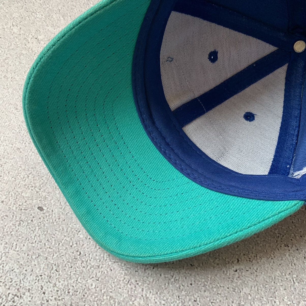 Formula 1 Vintage 90’s Red Bull SAUBER PETRONAS Cap Size ONE SIZE - 18 Thumbnail