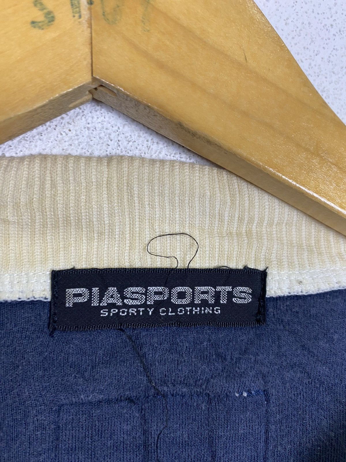Japanese Brand × Vintage VINTAGE PIASPORT HUCKLE BERRY HOUND SWEATER Size US L / EU 52-54 / 3 - 8 Thumbnail