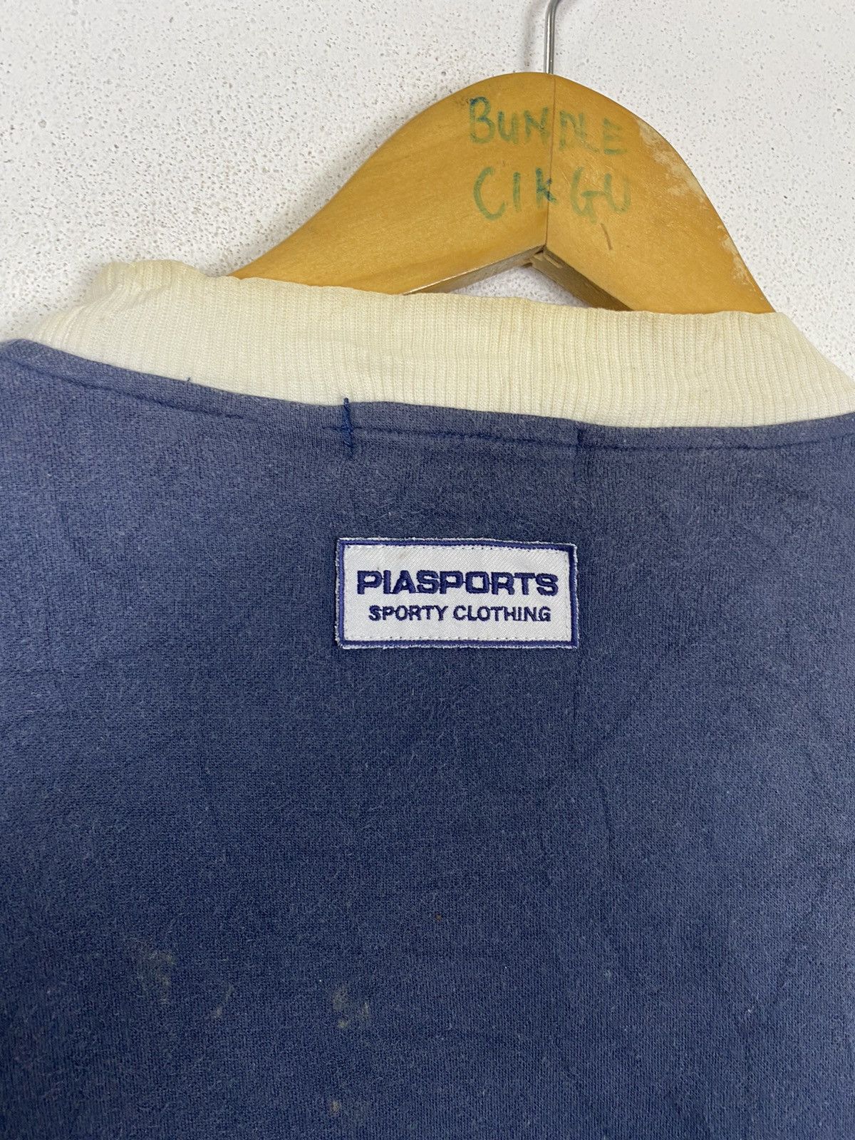 Japanese Brand × Vintage VINTAGE PIASPORT HUCKLE BERRY HOUND SWEATER Size US L / EU 52-54 / 3 - 6 Thumbnail