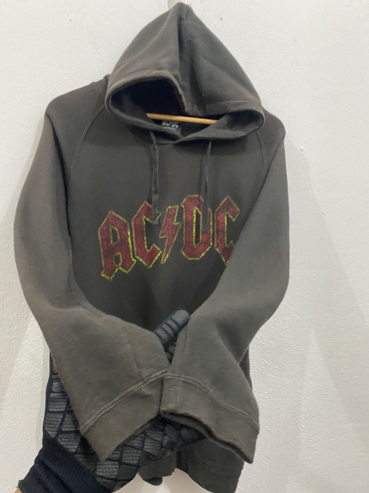 AC/DC × Band Tees 2010 AC/DC HODDIES Size US S / EU 44-46 / 1 - 4 Thumbnail