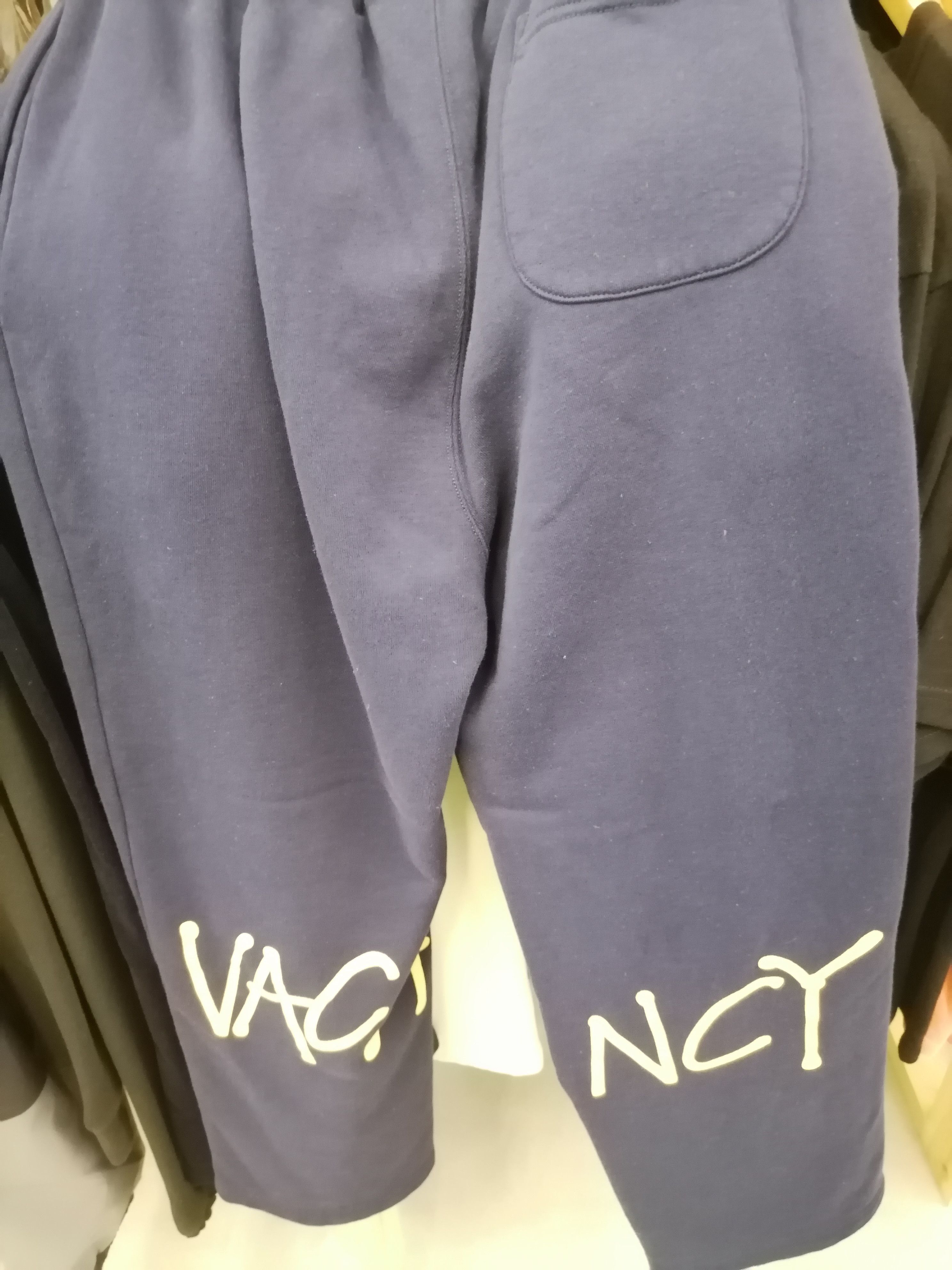 DENIM TEARS × No Vacancy Inn × Stussy Stussy No Vacancy Inn Fleece Pants Size S Size US 30 / EU 46 - 4 Thumbnail