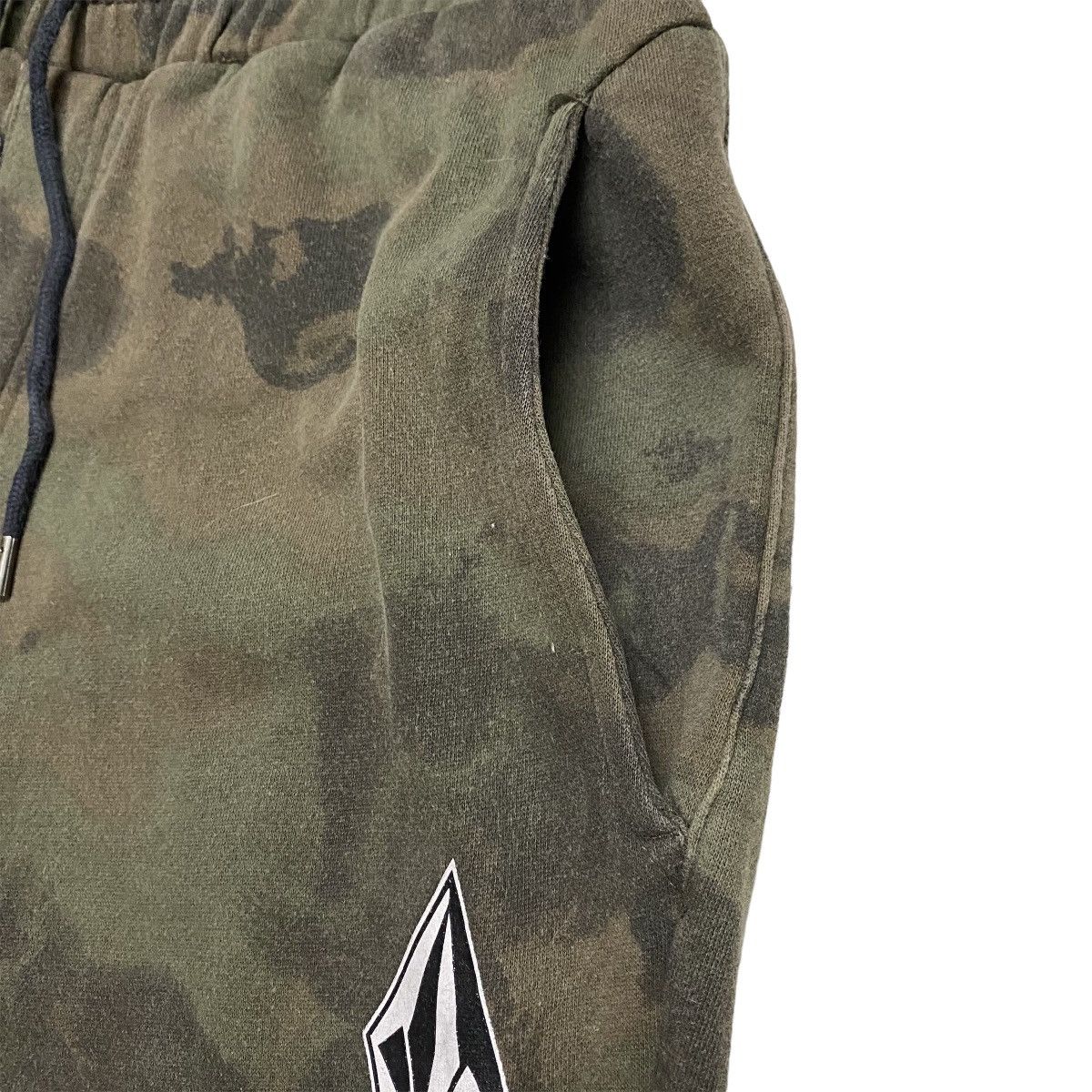 Vintage × Volcom Volcom sweatpant/joggerpant camoflage Size US 35 - 7 Thumbnail