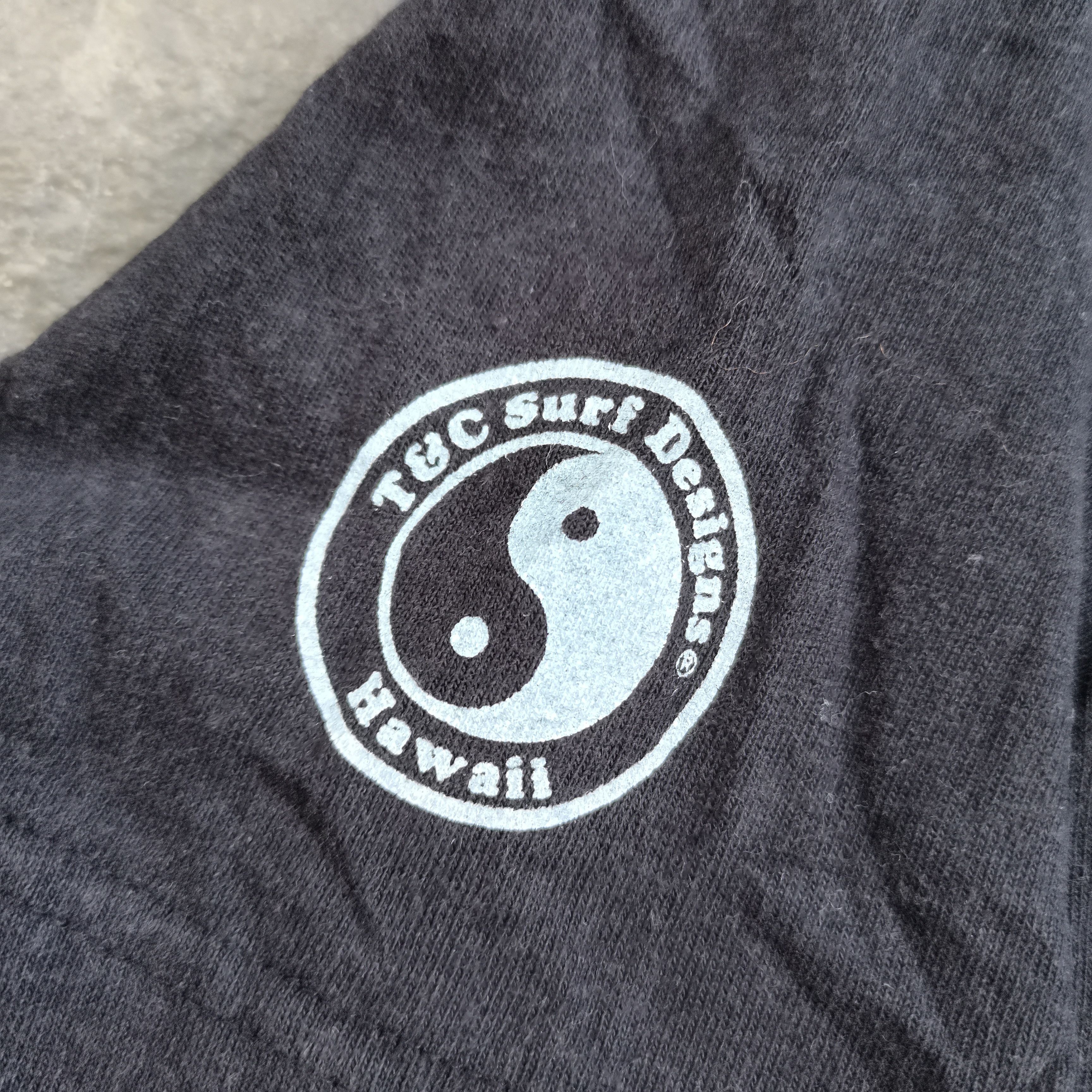 Vintage Vintage T&C Surf Designs Hawaii Yin Yang Faded Tshirt Size US M / EU 48-50 / 2 - 8 Thumbnail