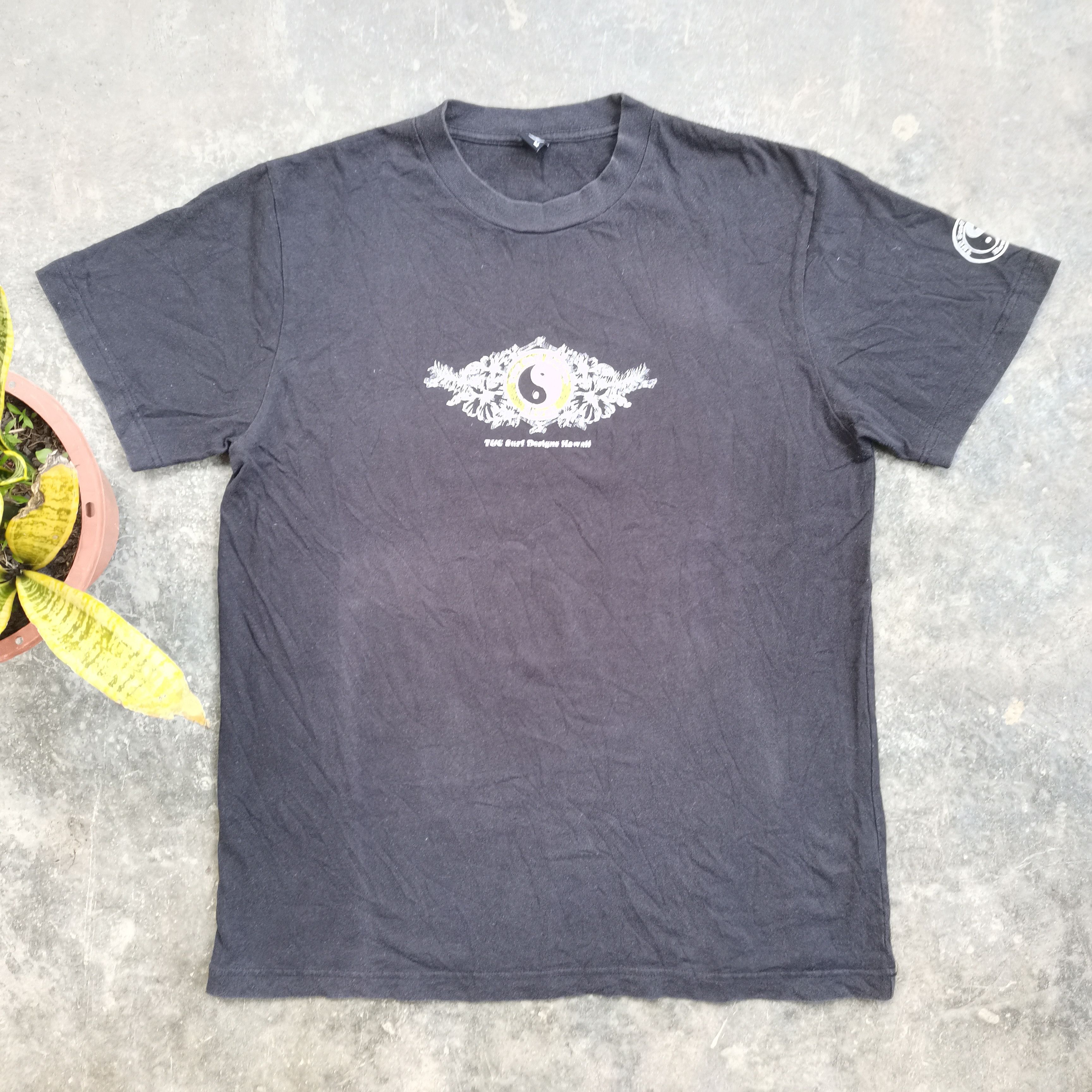 Vintage Vintage T&C Surf Designs Hawaii Yin Yang Faded Tshirt Size US M / EU 48-50 / 2 - 1 Thumbnail