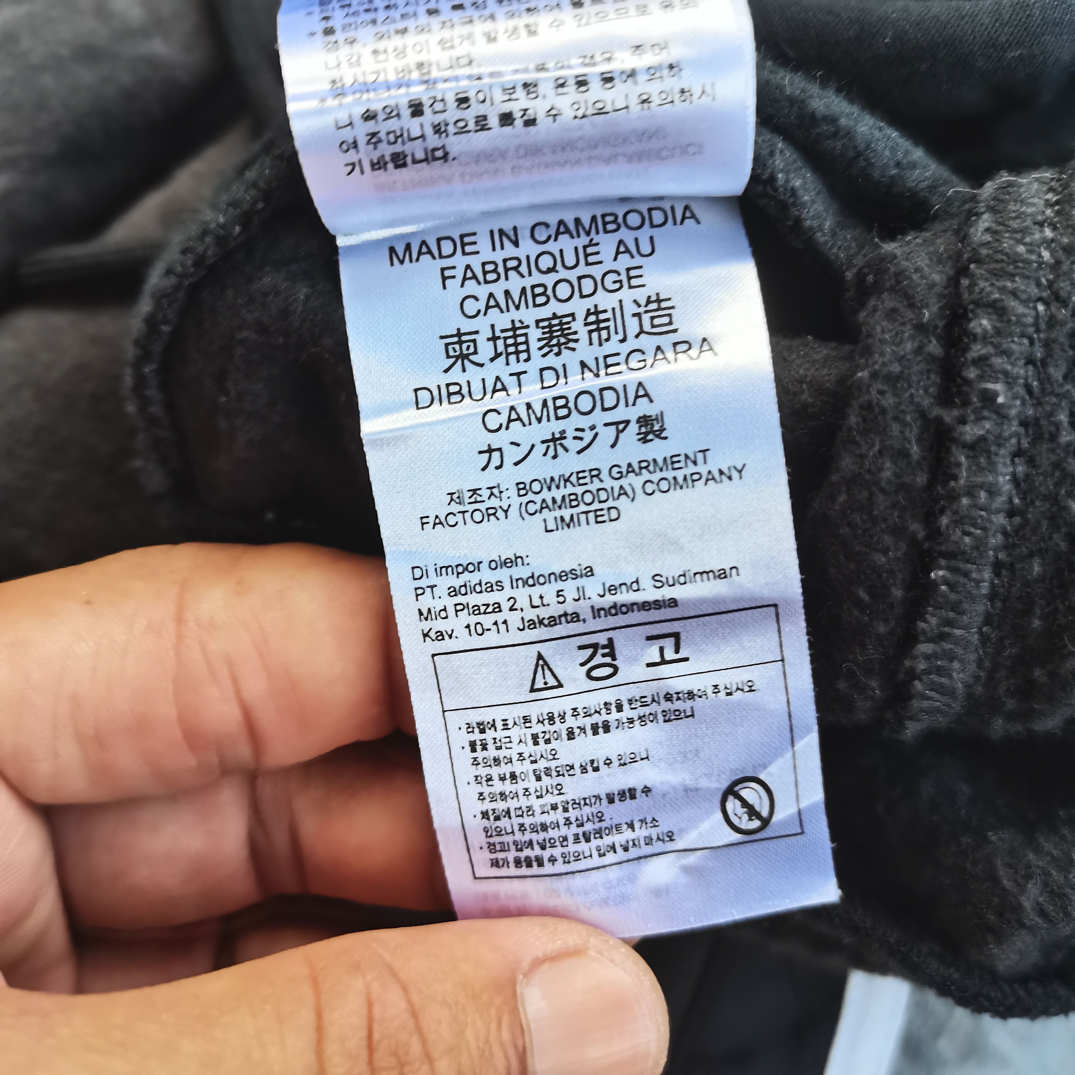 Adidas Vintage ADIDAS 3 Stripes Sweatpants & Joggers Size US 30 / EU 46 - 11 Thumbnail