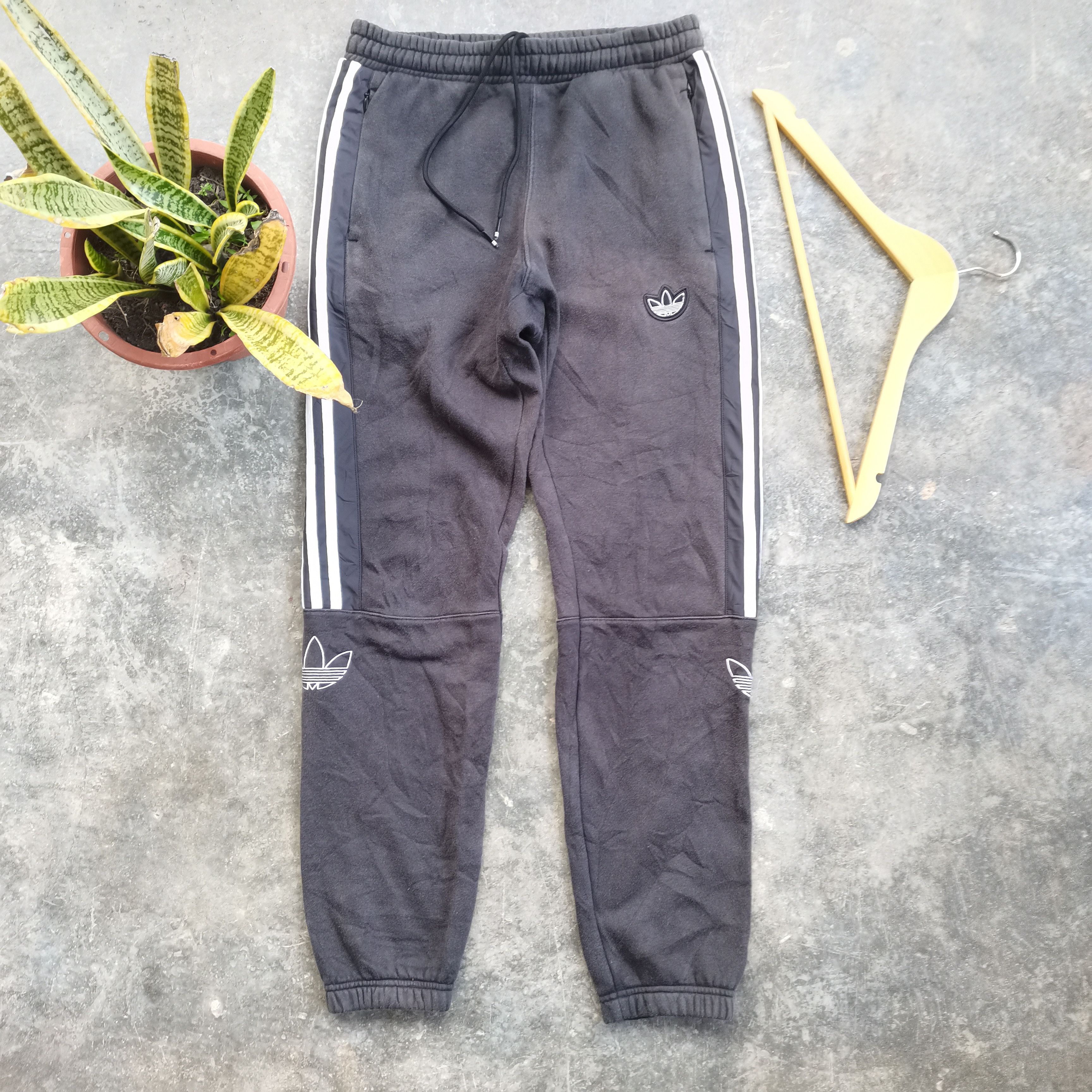 Adidas Vintage ADIDAS 3 Stripes Sweatpants & Joggers Size US 30 / EU 46 - 1 Thumbnail