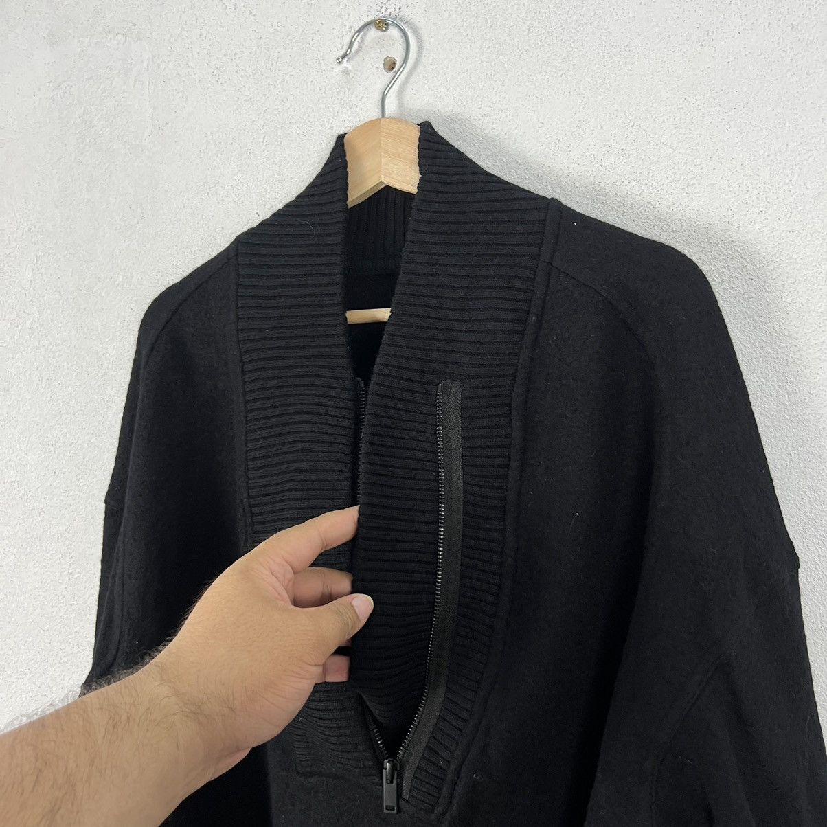 Japanese Brand ULTIMATE BLACK ZIPPER SWEATSHIRT H&M STUDIO A/W2019 Size US L / EU 52-54 / 3 - 10 Thumbnail
