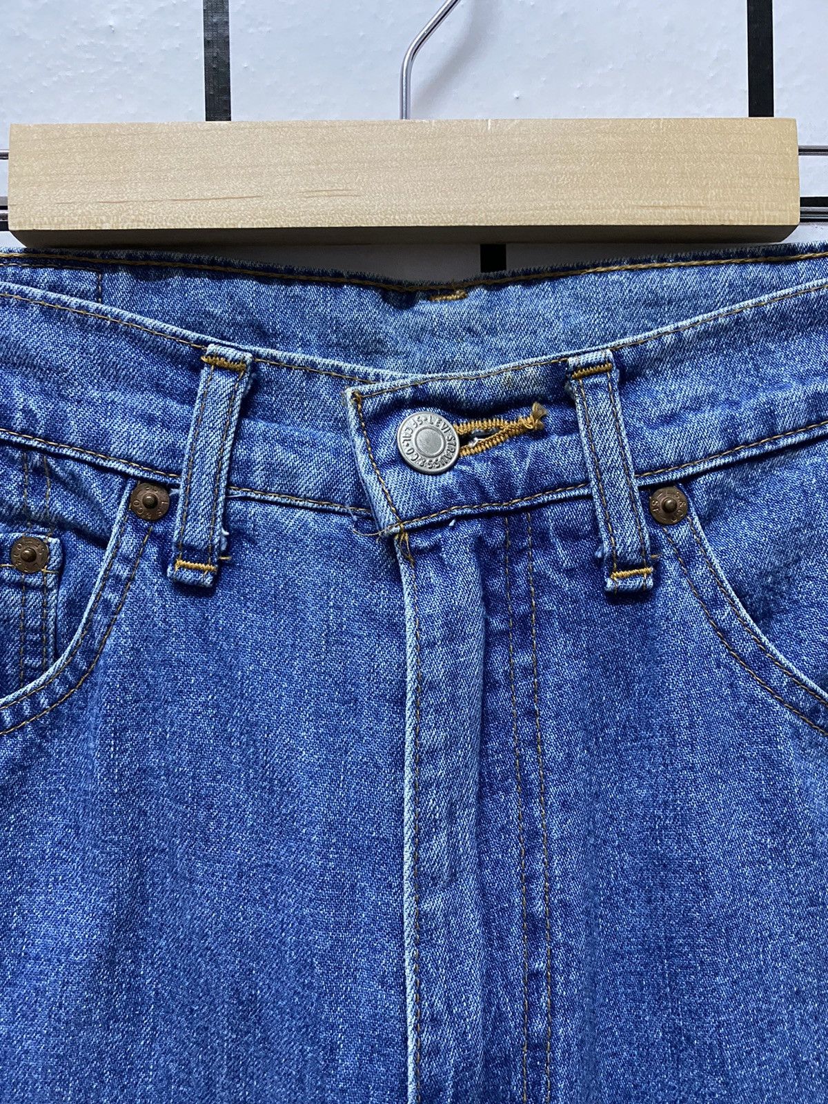 Levi's × Other × Vintage Vintage Levis Buckle Belt White Tag Denim Pants Size US 28 / EU 44 - 12 Thumbnail