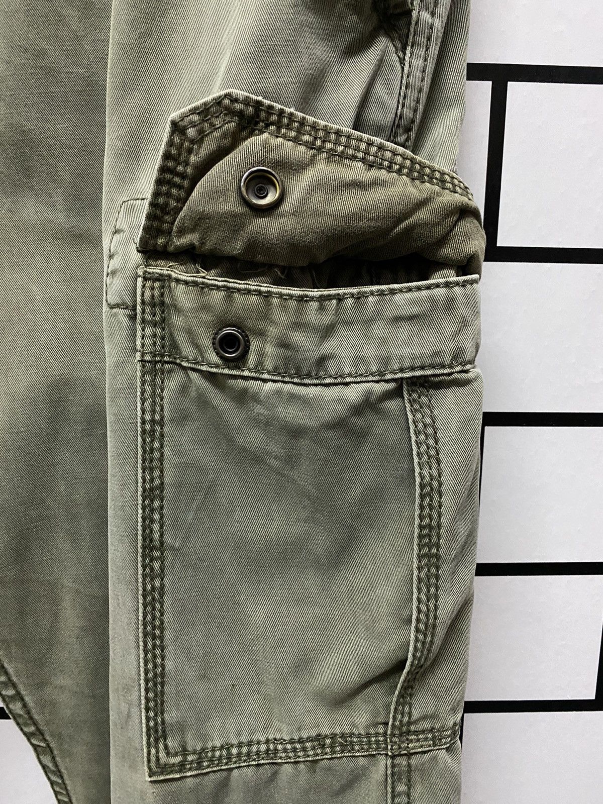 Tommy Hilfiger × Vintage Vintage Tommy Hilfiger Faded Green Cargo Multi Pocket Pants Size US 32 / EU 48 - 14 Thumbnail