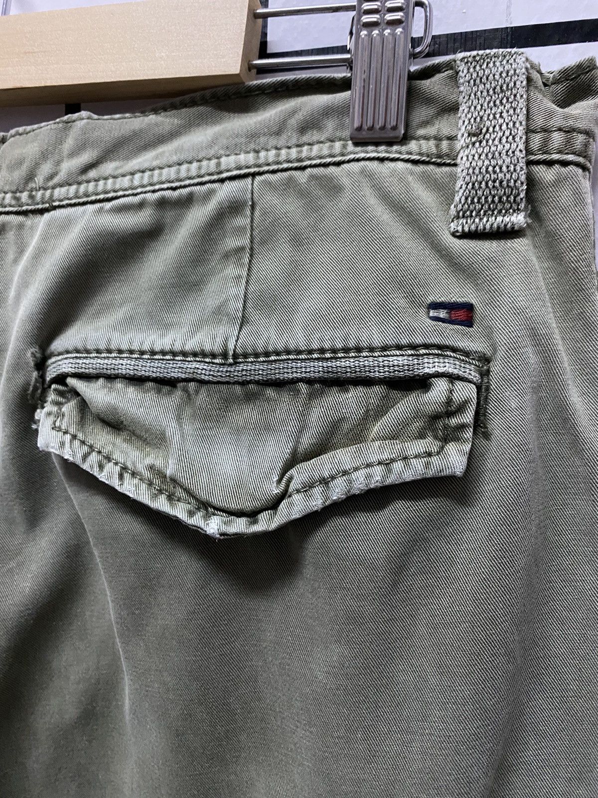 Tommy Hilfiger × Vintage Vintage Tommy Hilfiger Faded Green Cargo Multi Pocket Pants Size US 32 / EU 48 - 12 Thumbnail