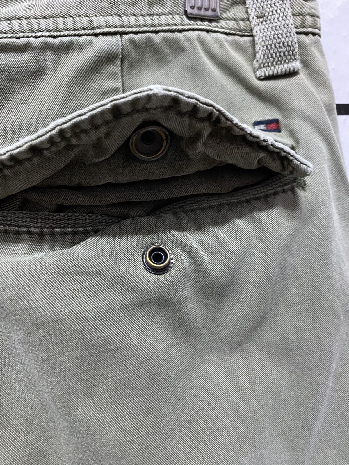 Tommy Hilfiger × Vintage Vintage Tommy Hilfiger Faded Green Cargo Multi Pocket Pants Size US 32 / EU 48 - 13 Thumbnail