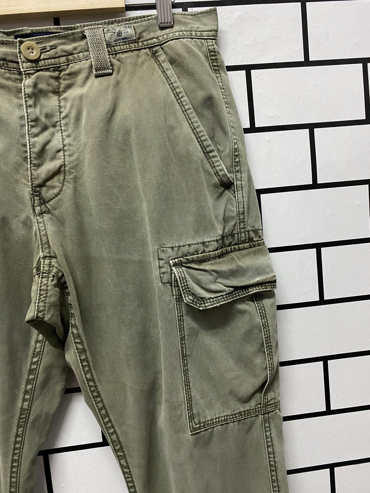 Tommy Hilfiger × Vintage Vintage Tommy Hilfiger Faded Green Cargo Multi Pocket Pants Size US 32 / EU 48 - 6 Thumbnail