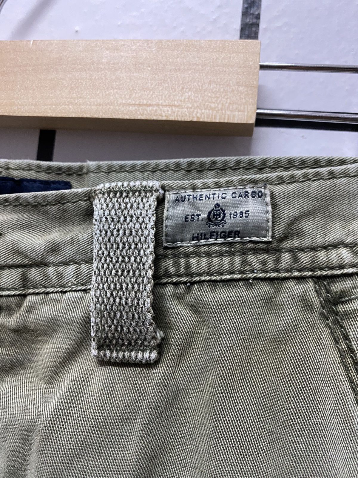 Tommy Hilfiger × Vintage Vintage Tommy Hilfiger Faded Green Cargo Multi Pocket Pants Size US 32 / EU 48 - 8 Thumbnail