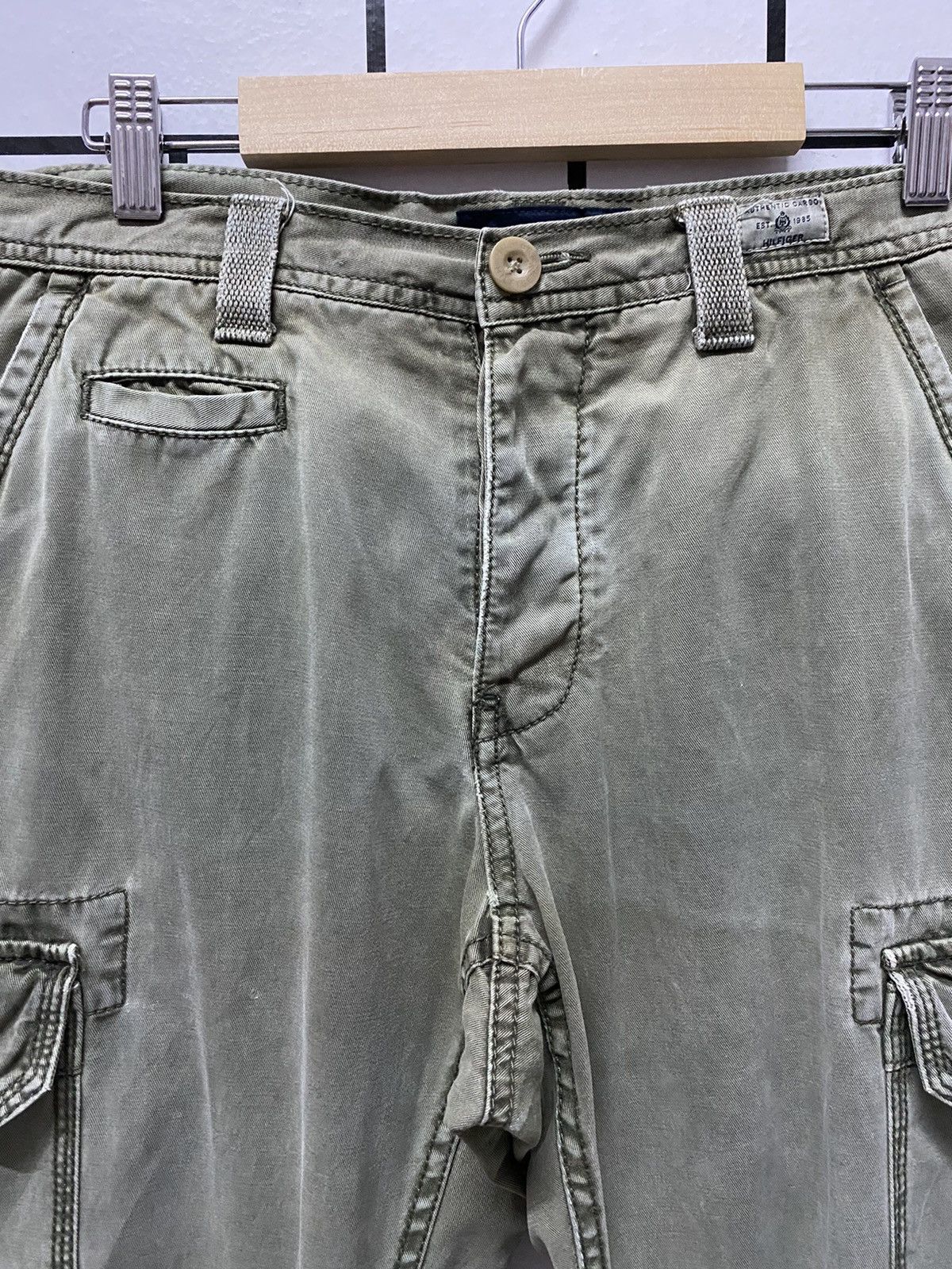 Tommy Hilfiger × Vintage Vintage Tommy Hilfiger Faded Green Cargo Multi Pocket Pants Size US 32 / EU 48 - 7 Thumbnail