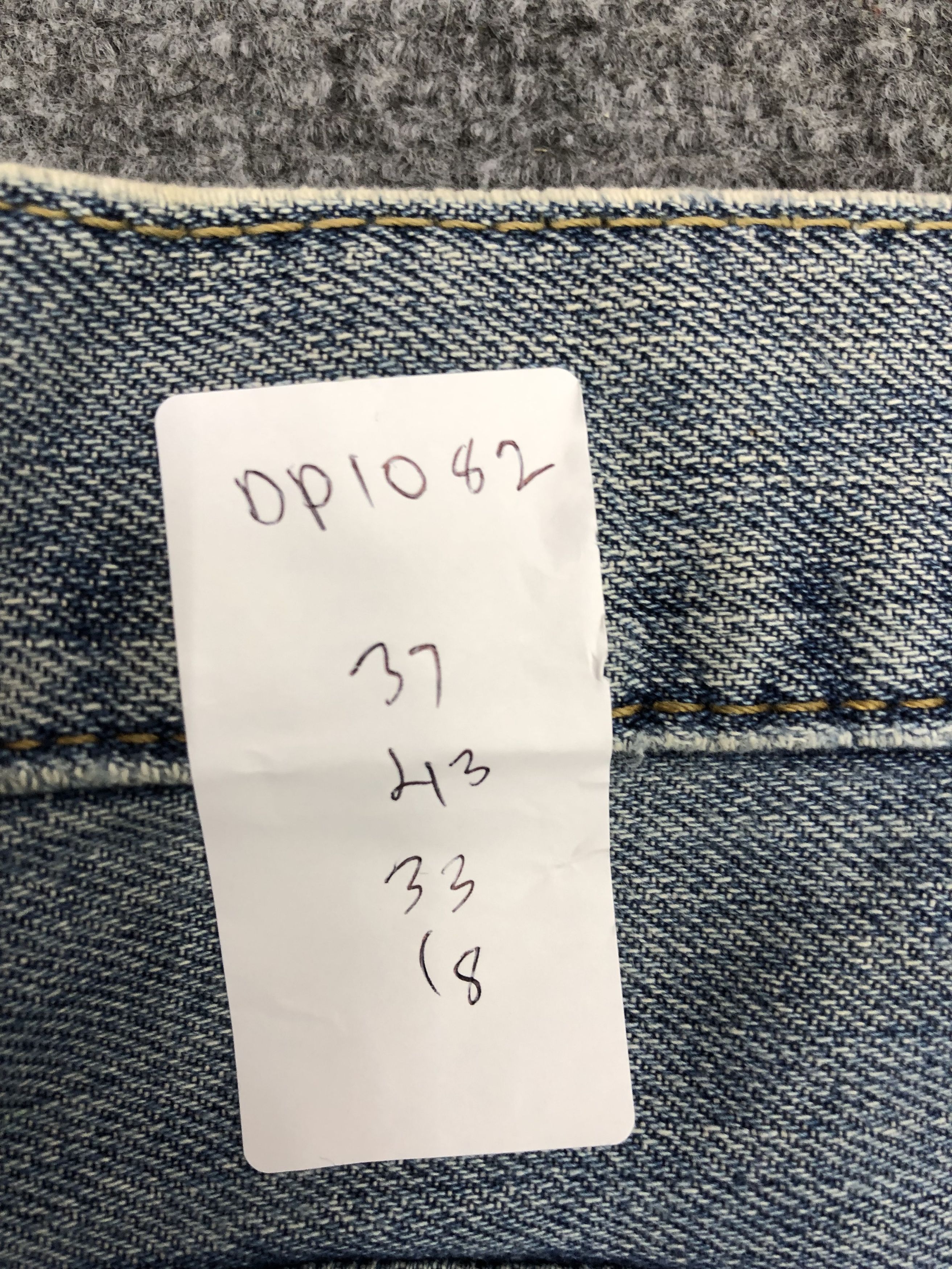 Levi's × Vintage Vintage Levis 569 Faded Blue Jeans Size US 37 - 13 Thumbnail