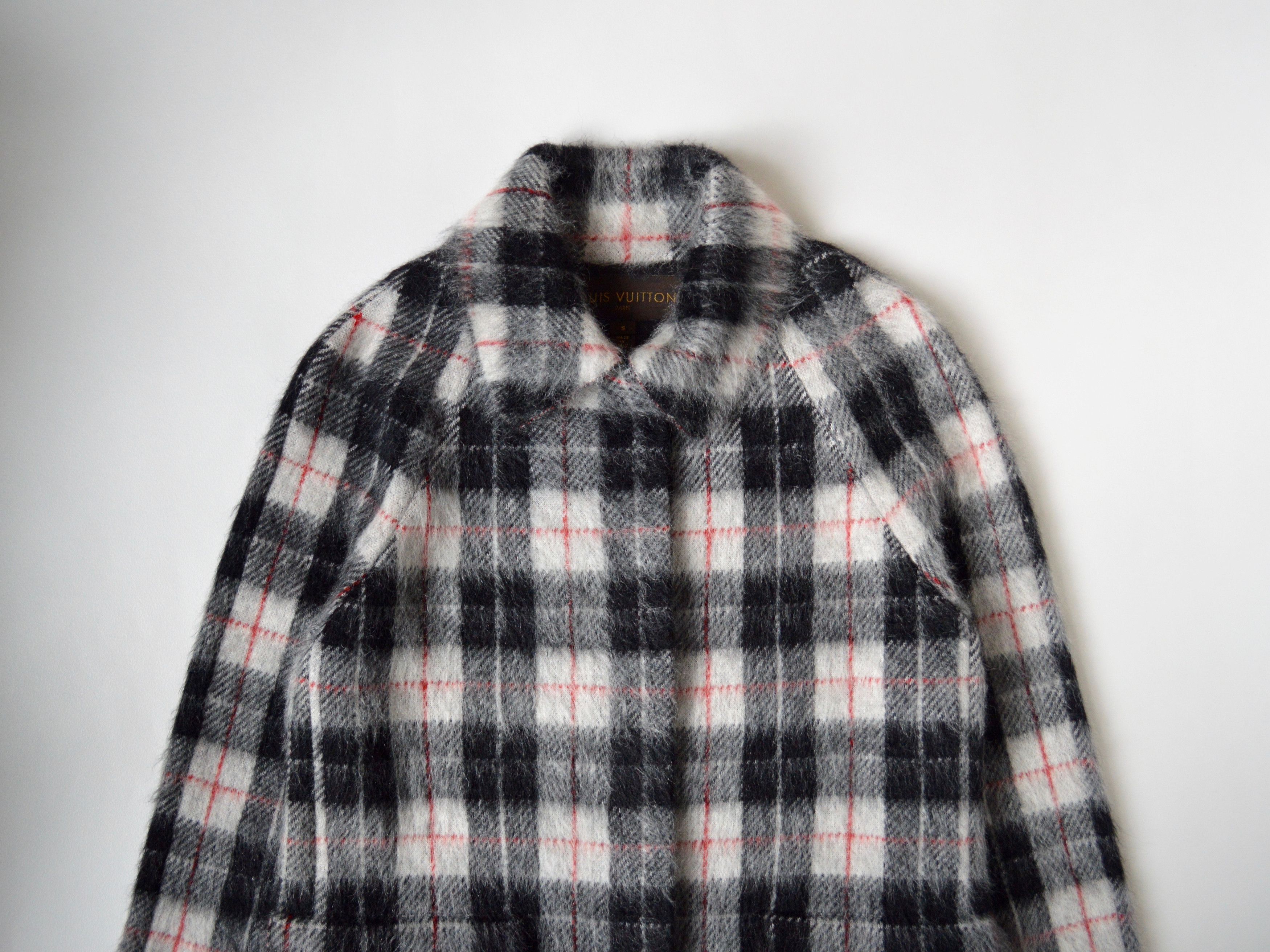 Louis Vuitton A/W 09 Check Mohair Overcoat Size S / US 4 / IT 40 - 2 Thumbnail