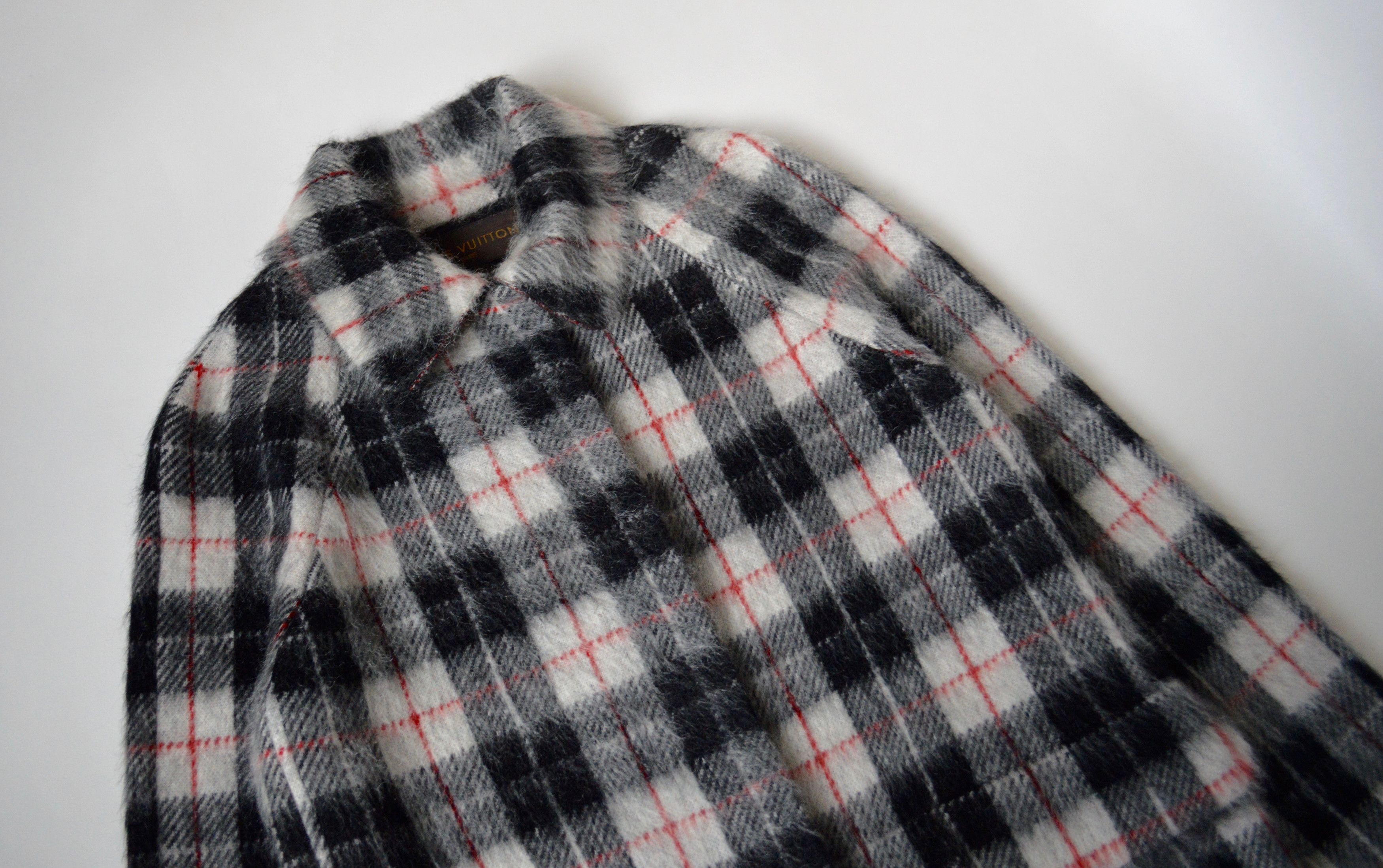 Louis Vuitton A/W 09 Check Mohair Overcoat Size S / US 4 / IT 40 - 4 Thumbnail