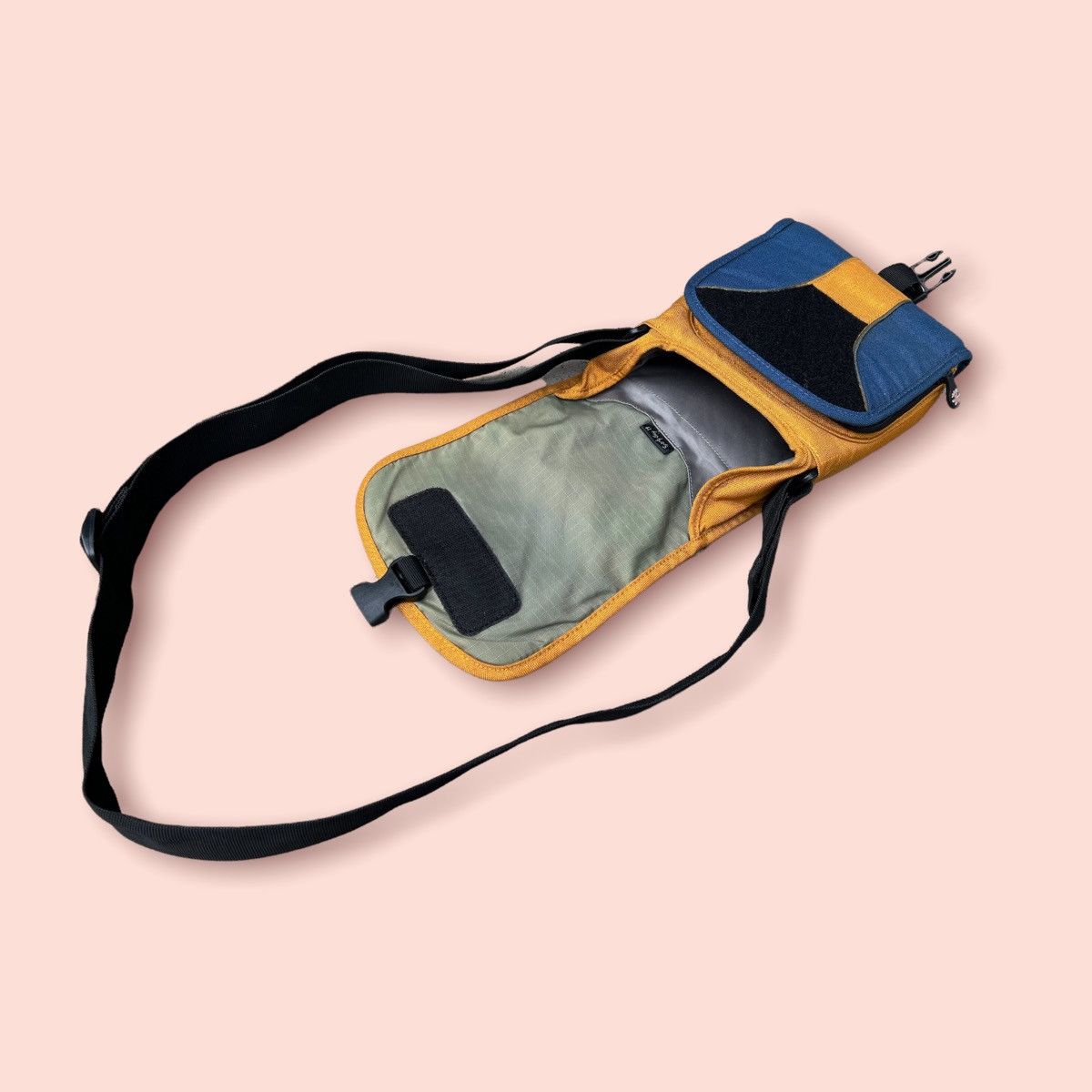 Crumpler VINTAGE CRUMPLER 2 WAY (CROSSBODY/WAIST) CAMERA UTILITY BAG Size ONE SIZE - 9 Thumbnail